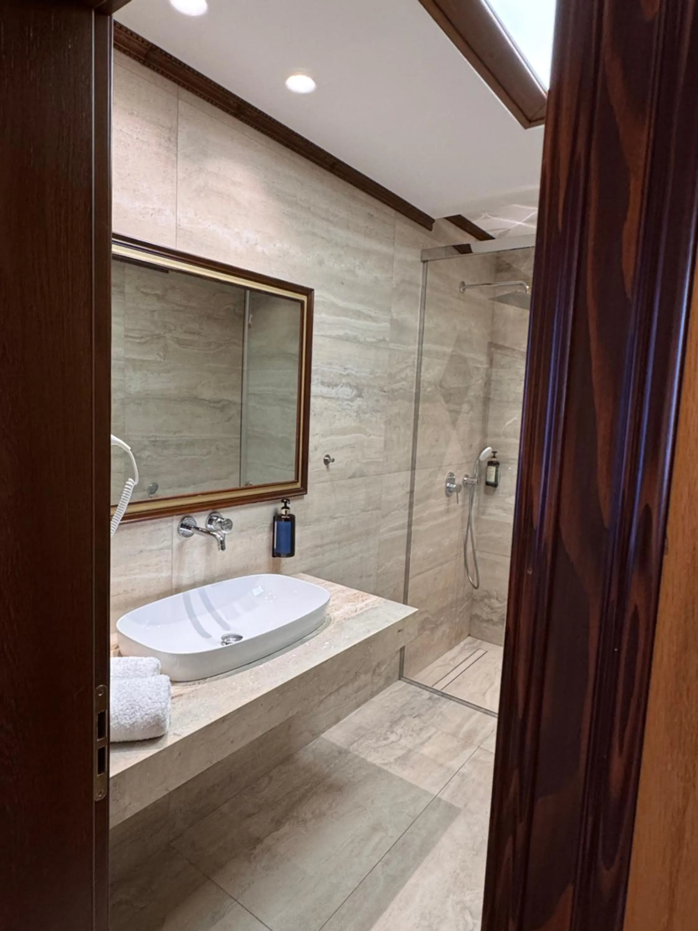 Shower in KERCULLA Resort