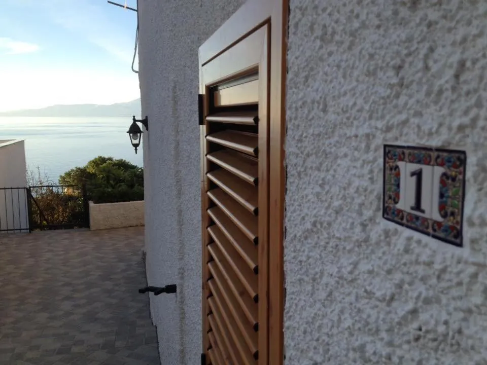 Facade/entrance in Vista Mare B&B