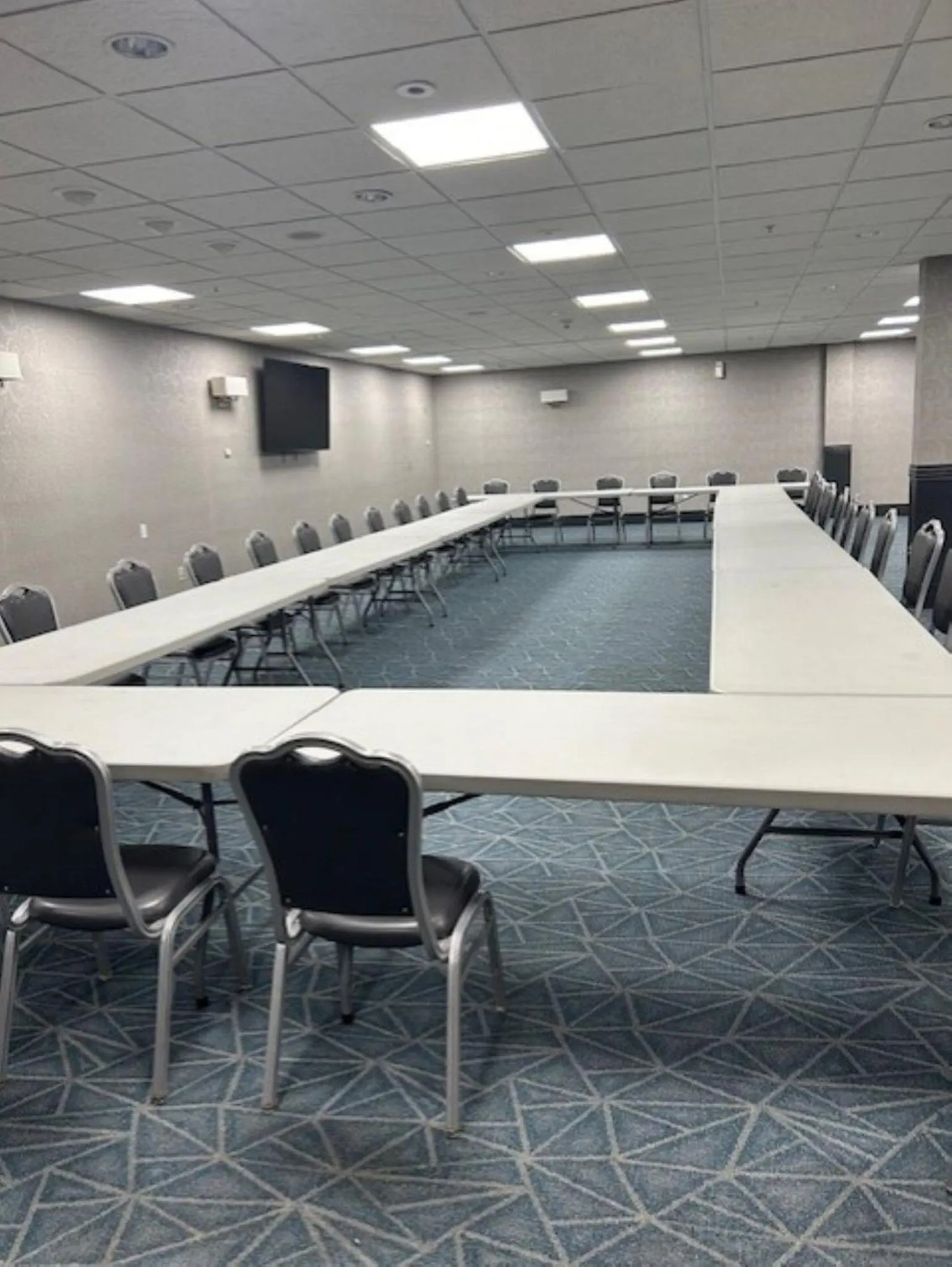 Meeting/conference room in Holiday Inn & Suites Syracuse Airport - Liverpool by IHG