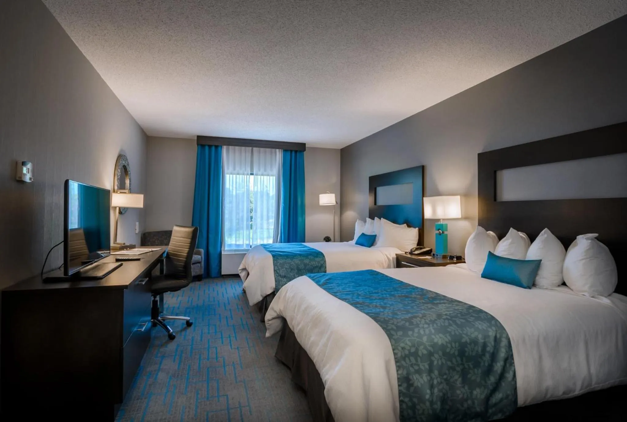 Photo of the whole room, Bed in Holiday Inn & Suites Syracuse Airport - Liverpool by IHG