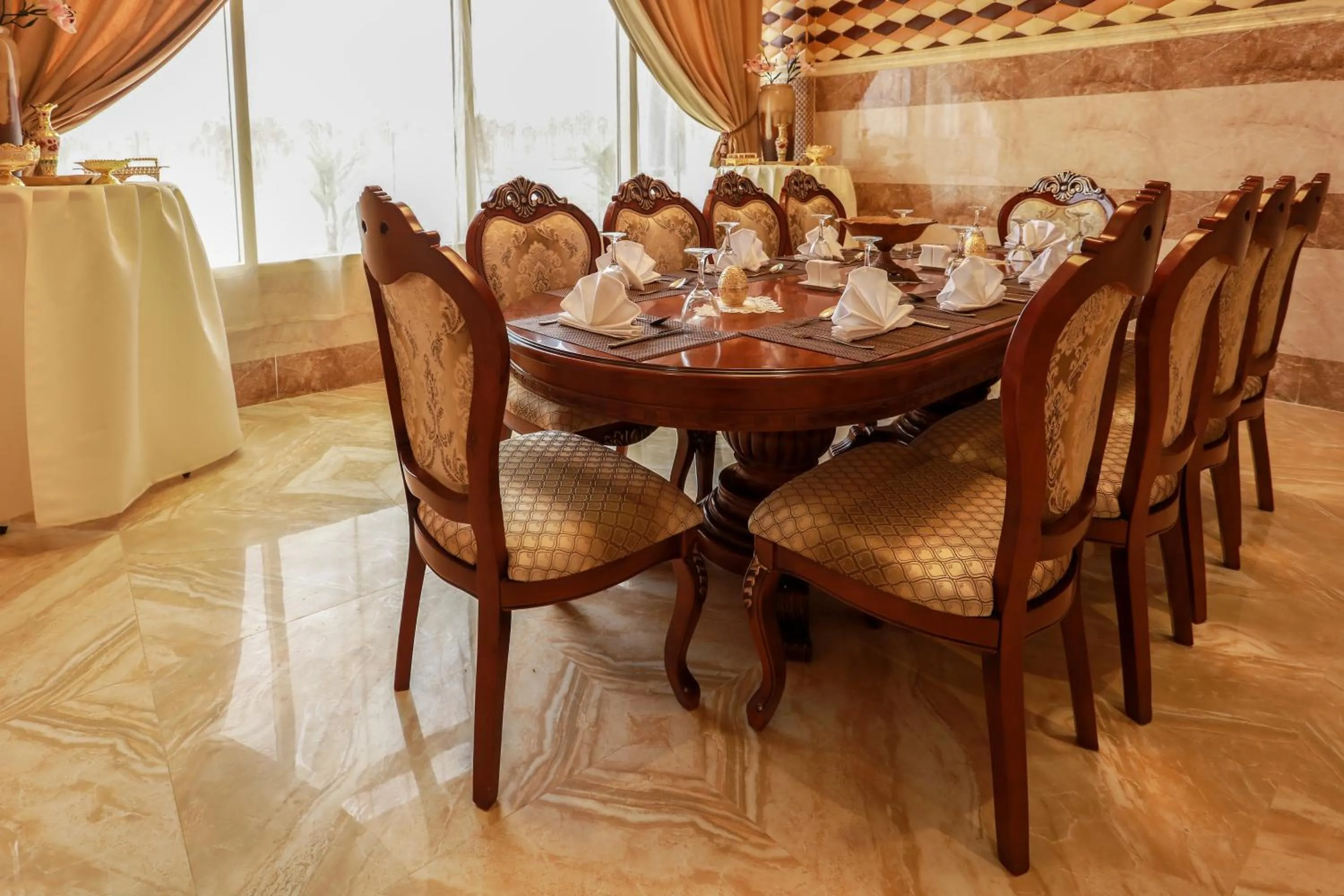 Restaurant/places to eat in فندق هلا ان