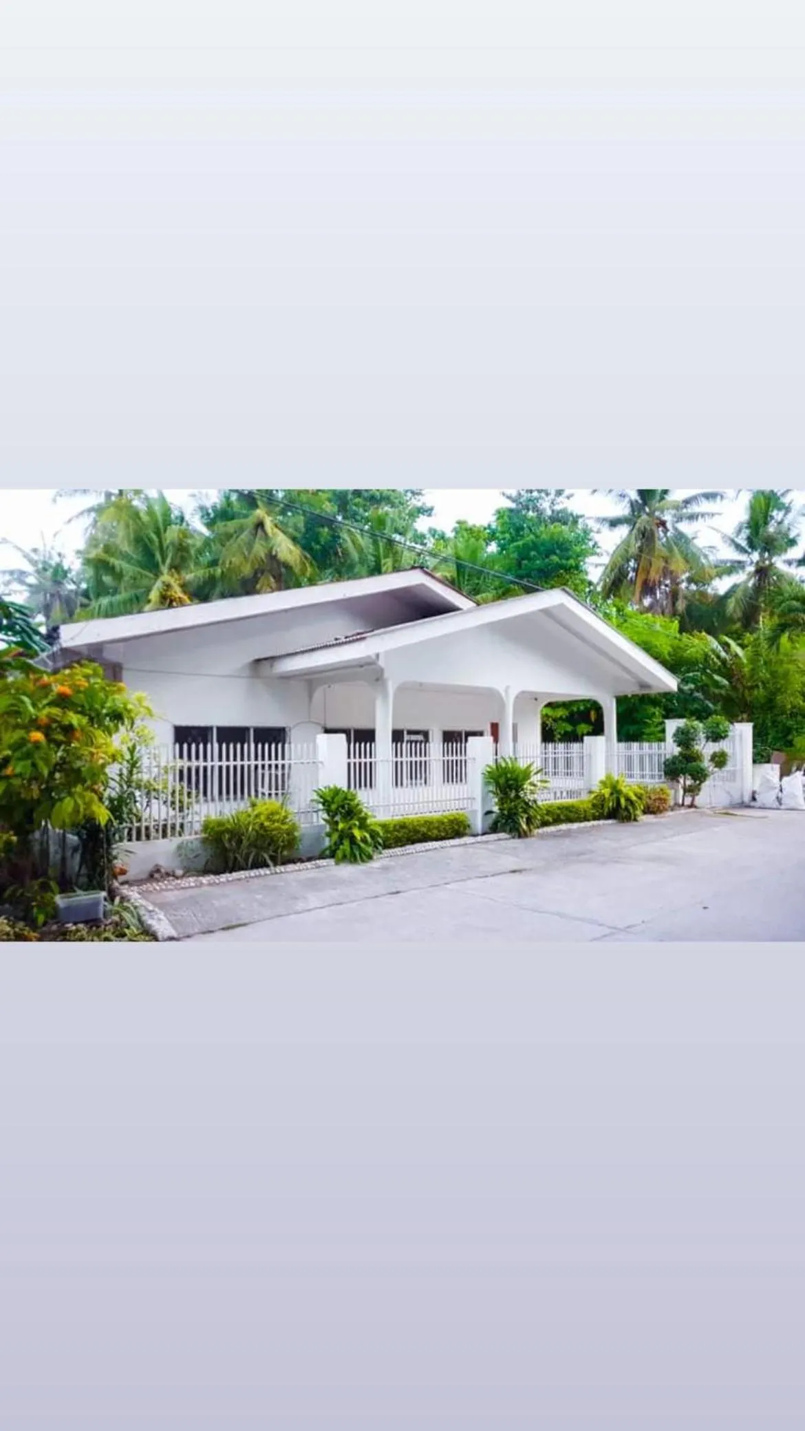 Property building in Luna Oslob Travellers Inn
