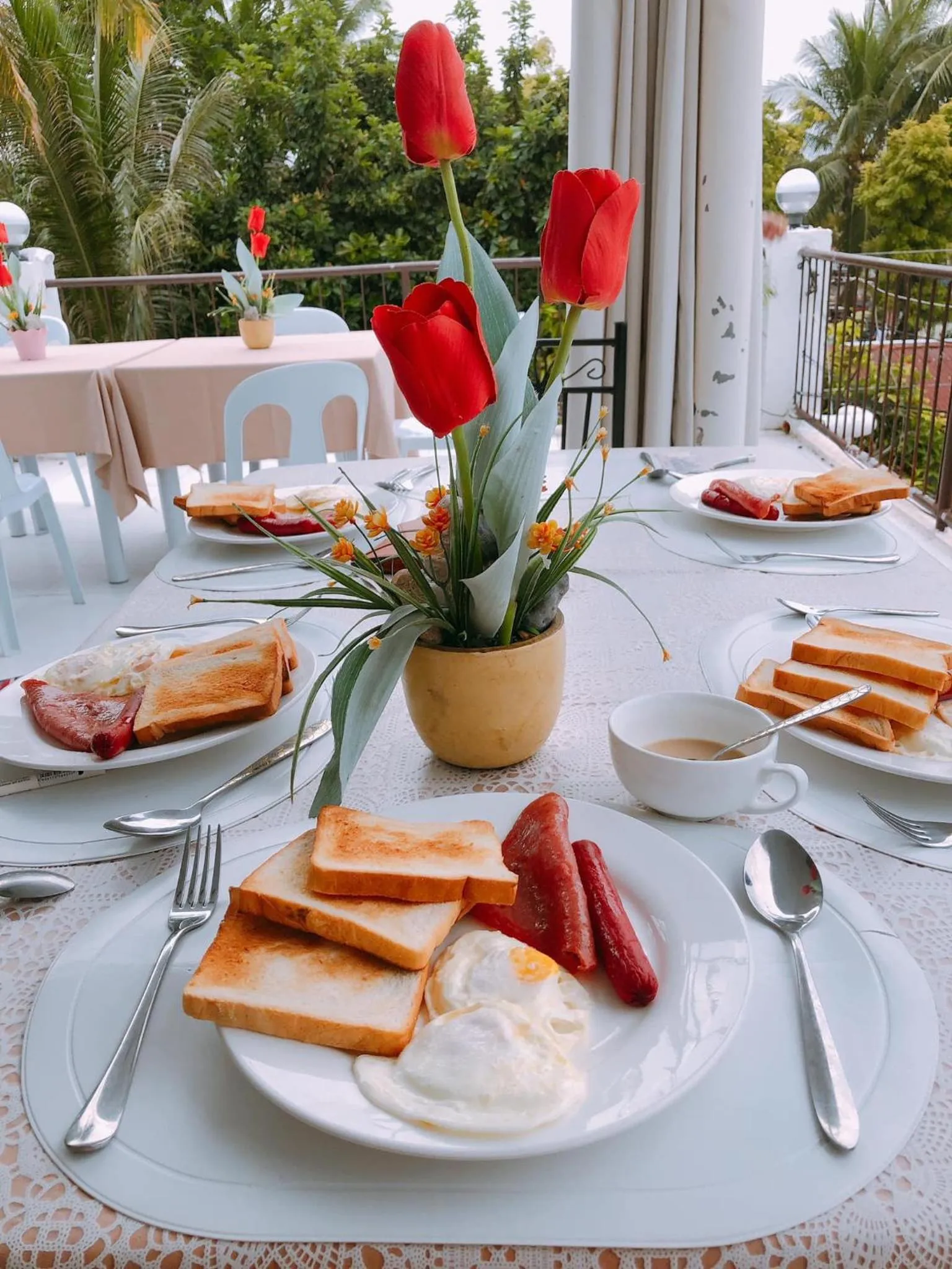 Restaurant/places to eat in Luna Oslob Travellers Inn