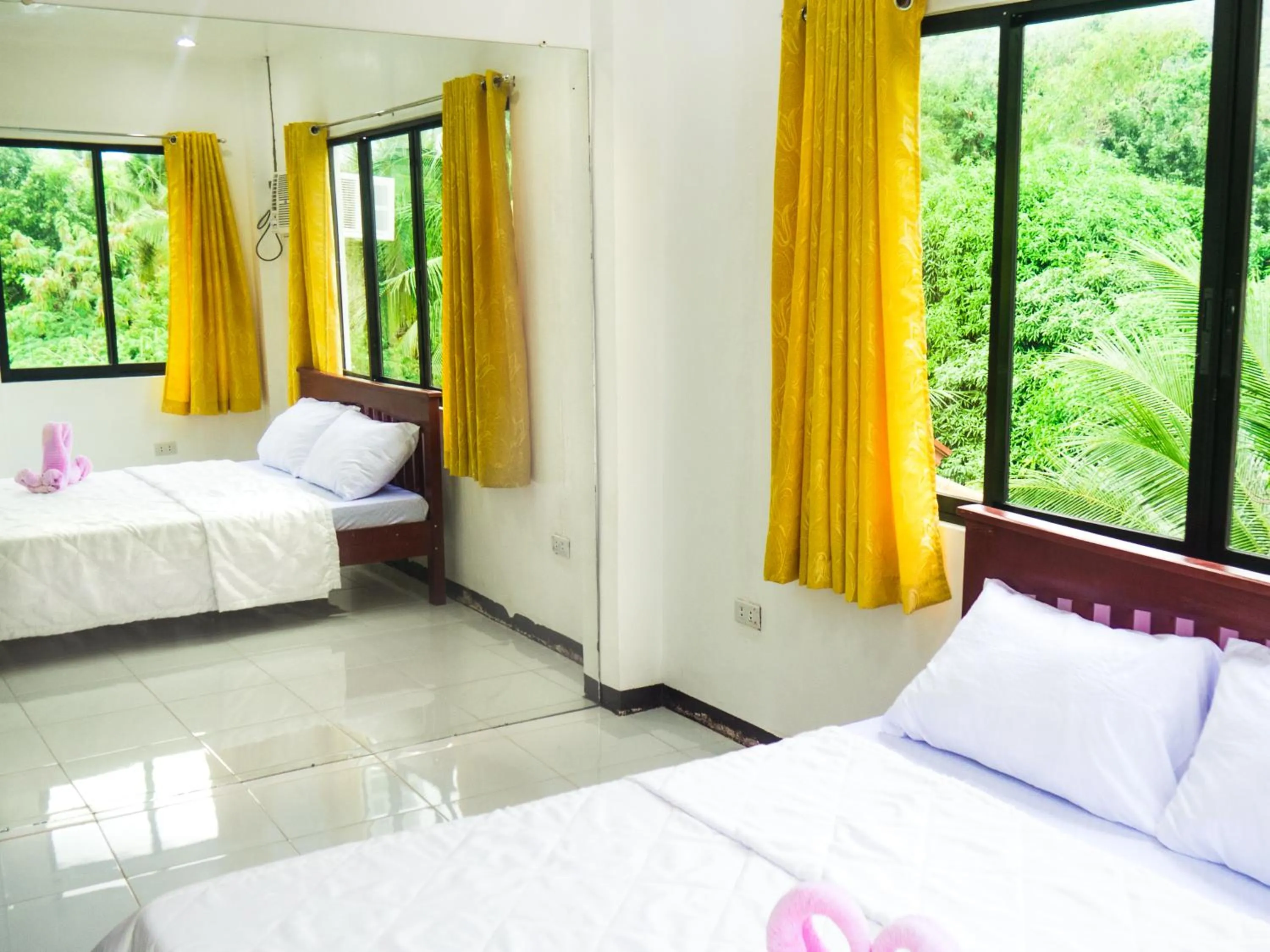 Bed in Luna Oslob Travellers Inn