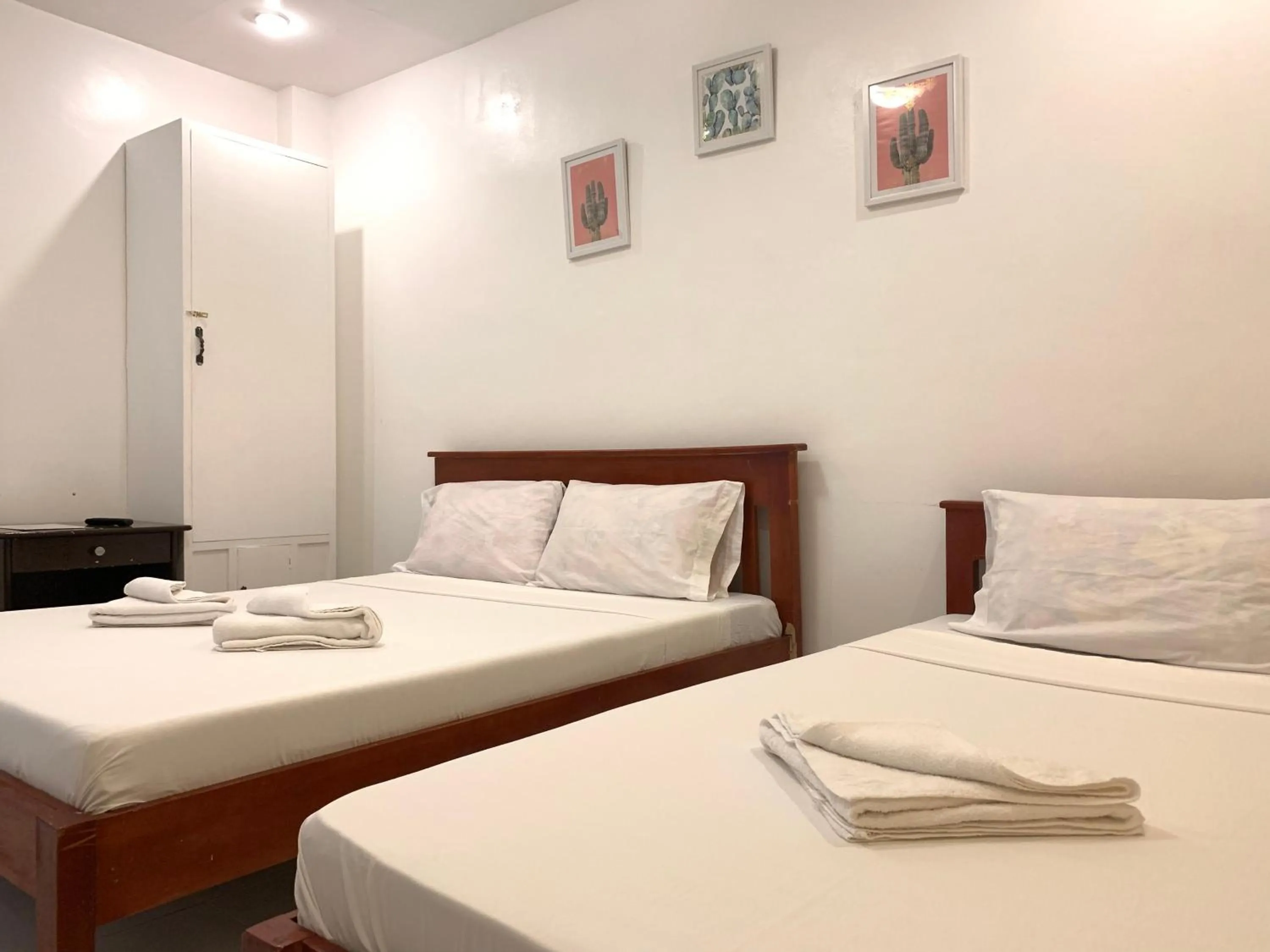 Bedroom, Bed in Luna Oslob Travellers Inn