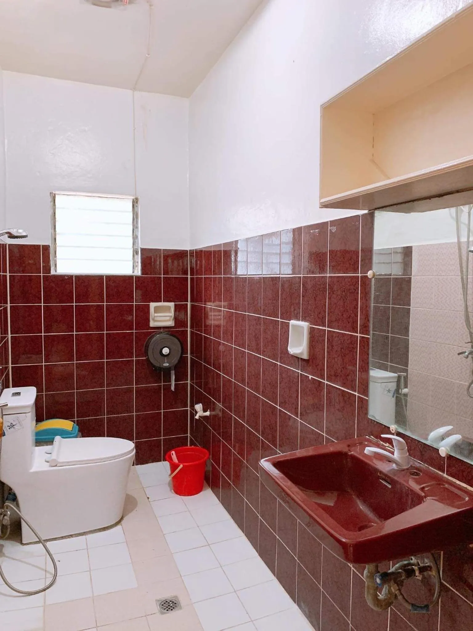 Shower in Luna Oslob Travellers Inn