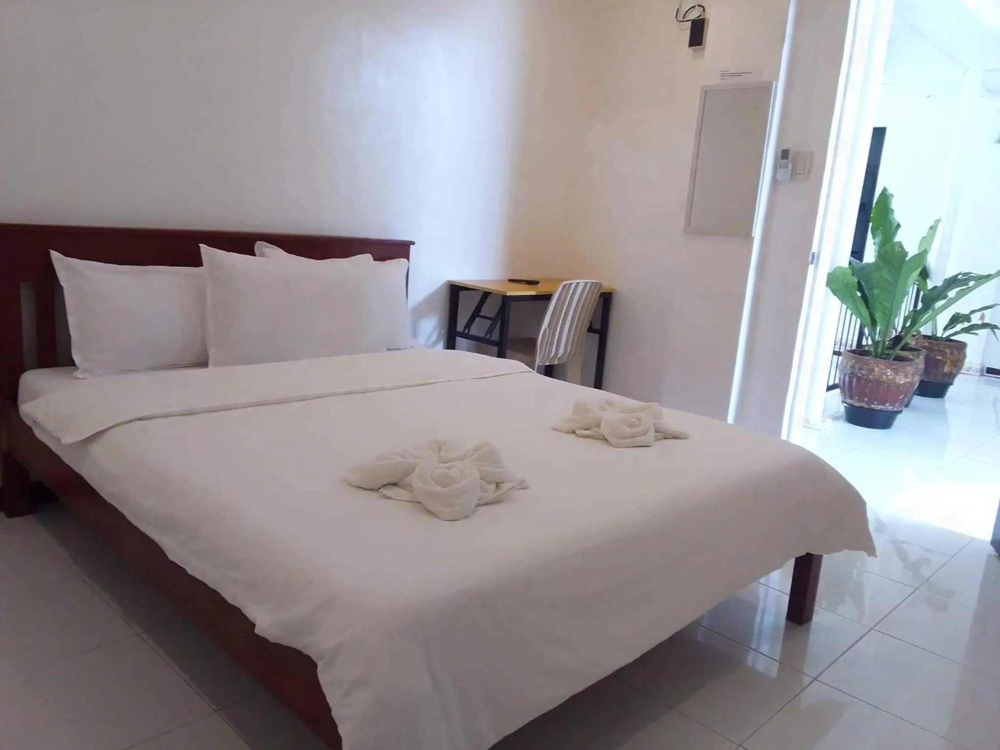 Bed in Luna Oslob Travellers Inn