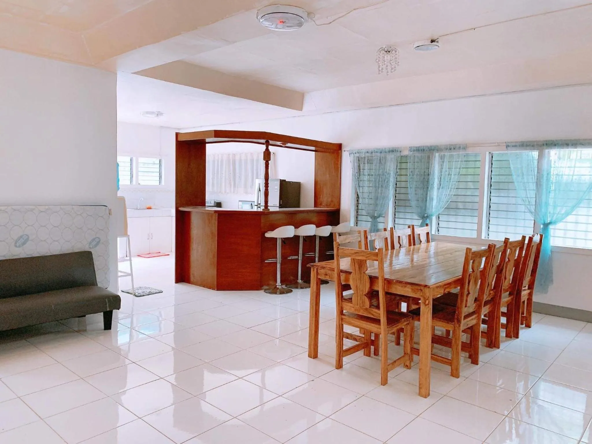 Dining area in Luna Oslob Travellers Inn