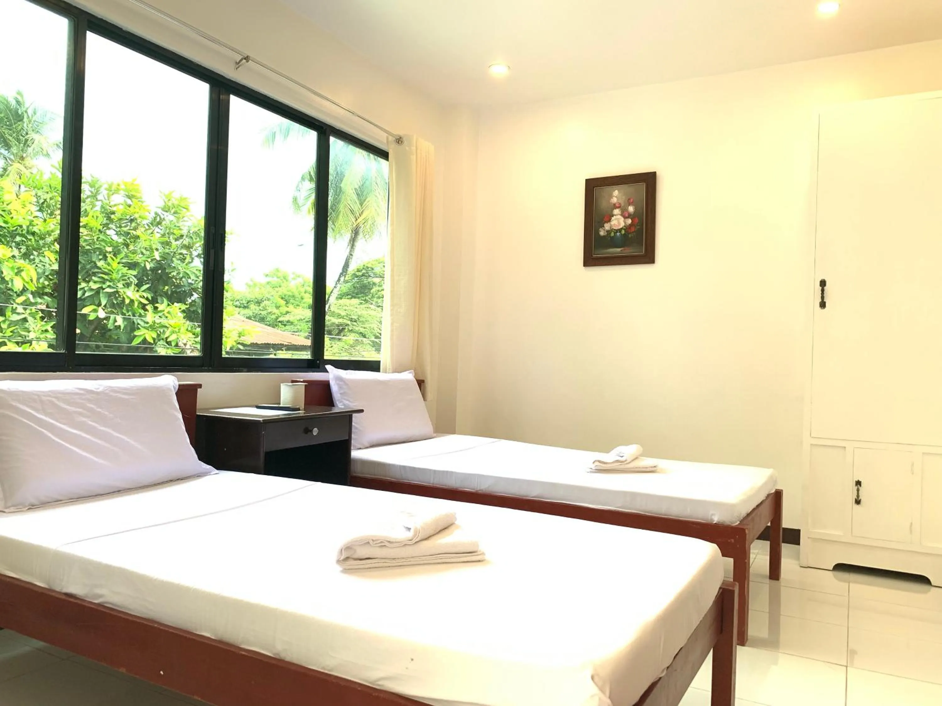 Bed in Luna Oslob Travellers Inn