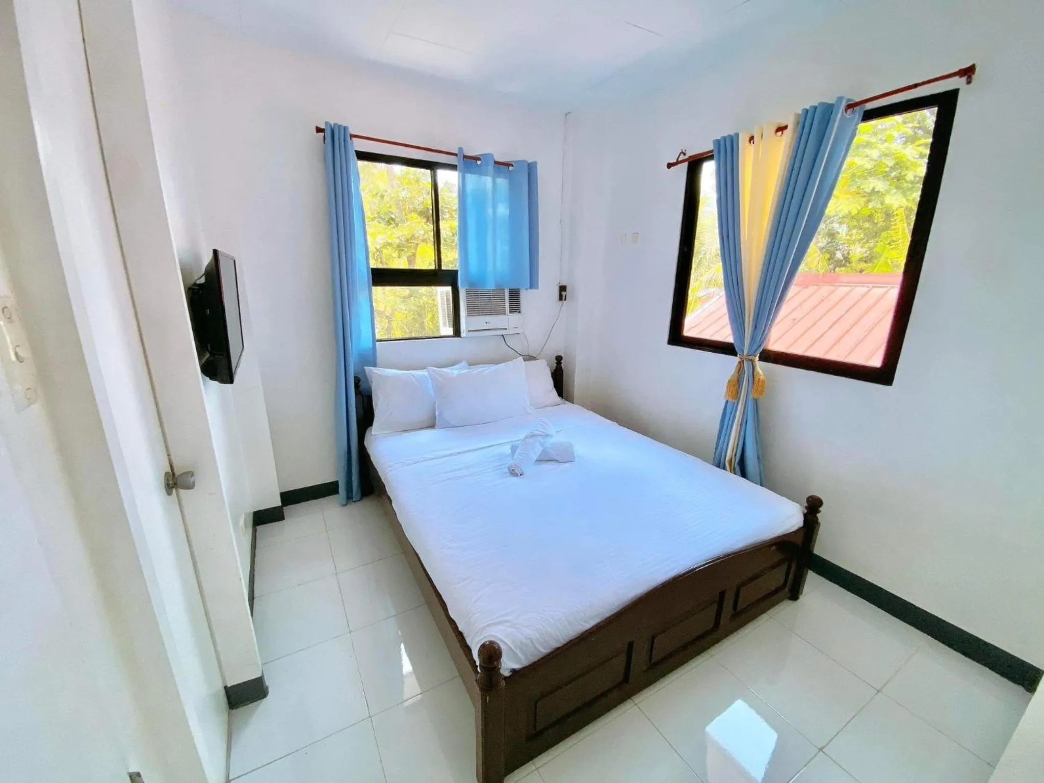 Bed in Luna Oslob Travellers Inn