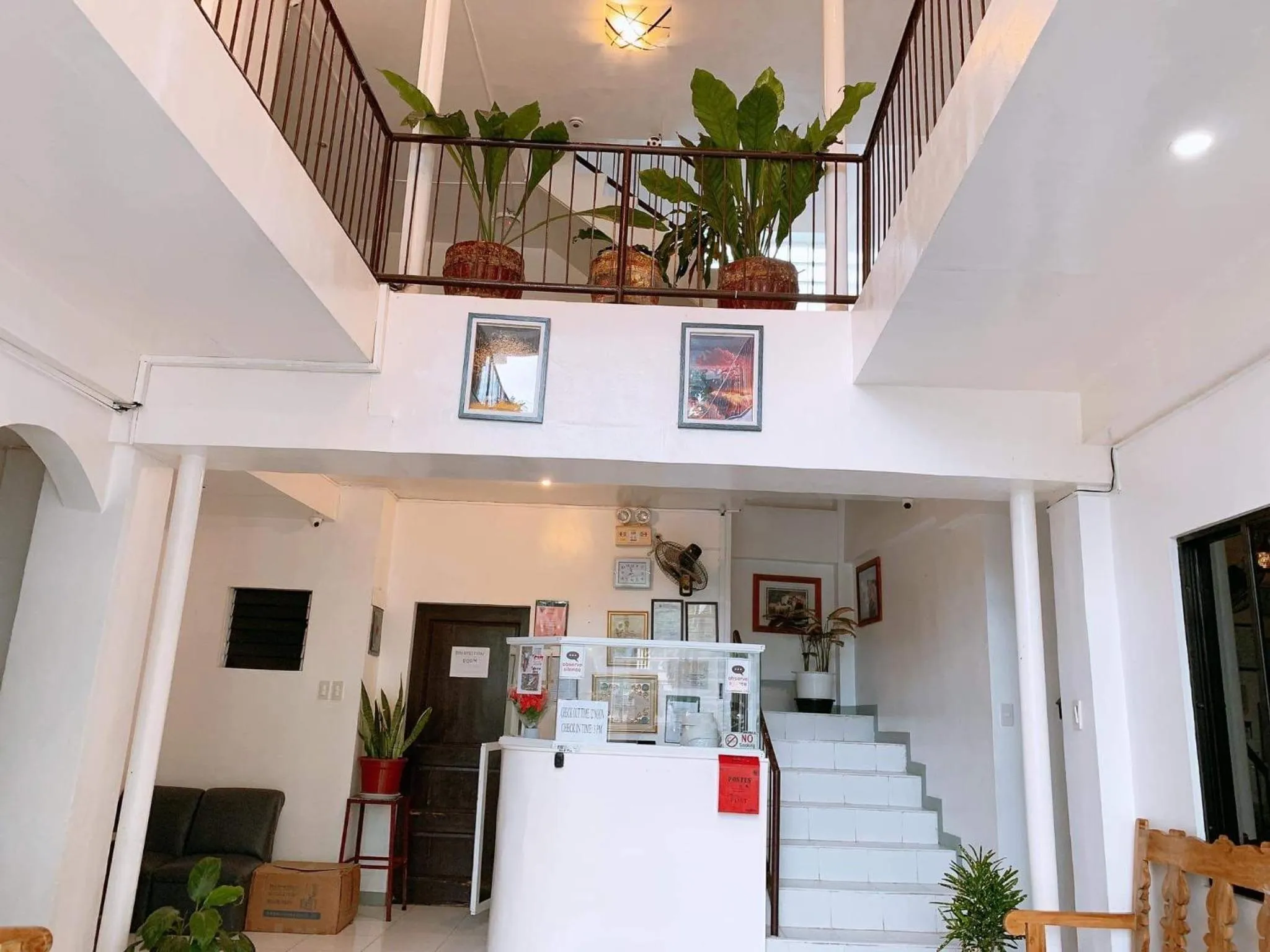 Lobby or reception in Luna Oslob Travellers Inn