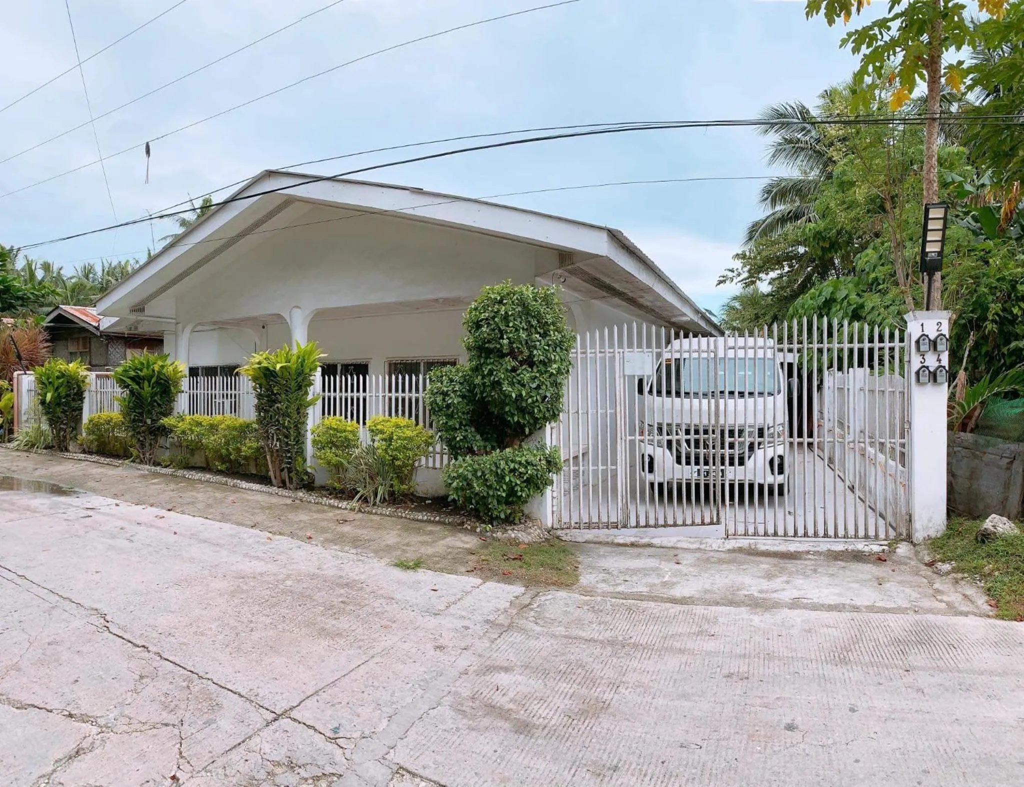 Property building in Luna Oslob Travellers Inn