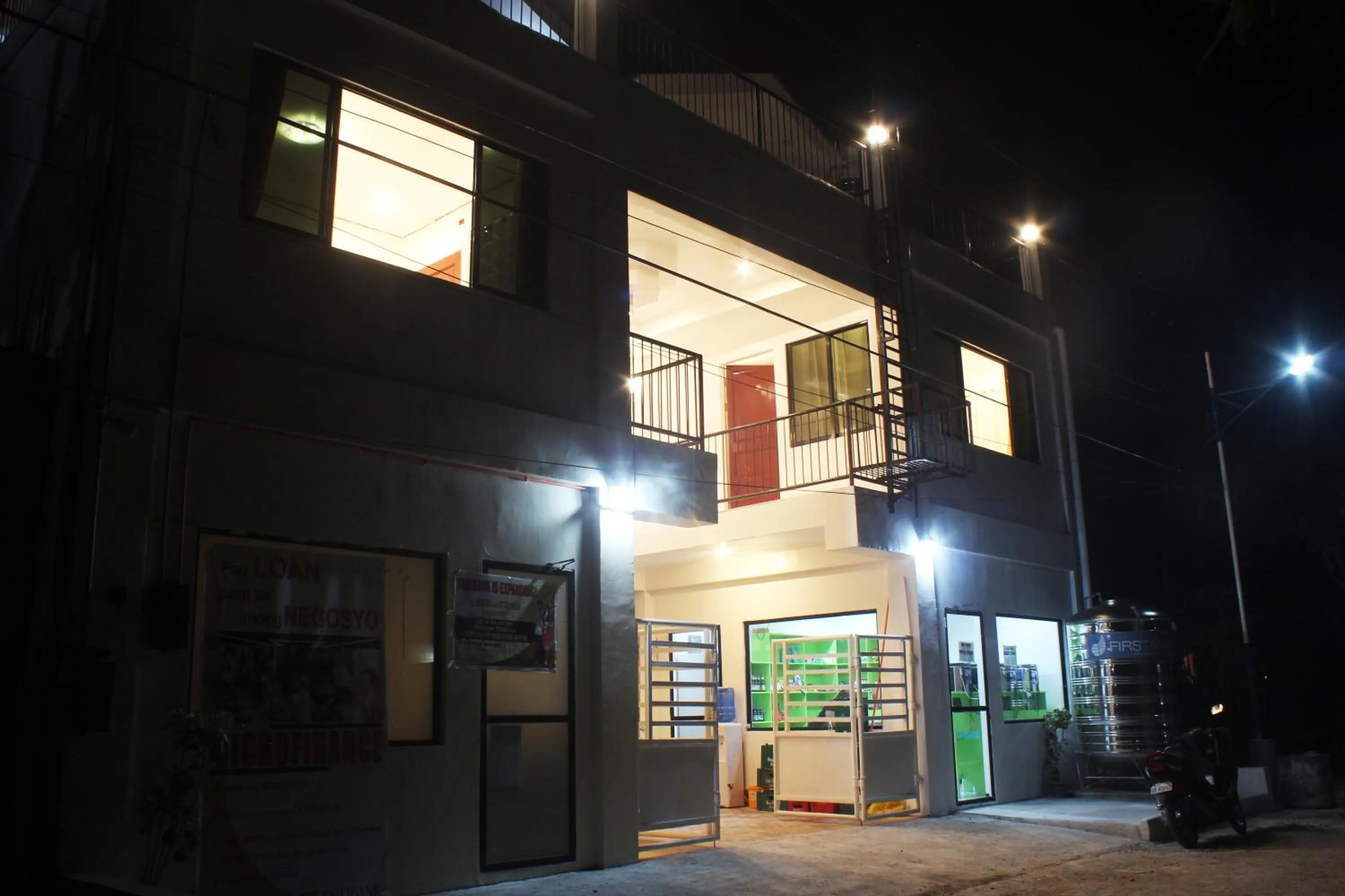 Property building in Luna Oslob Travellers Inn