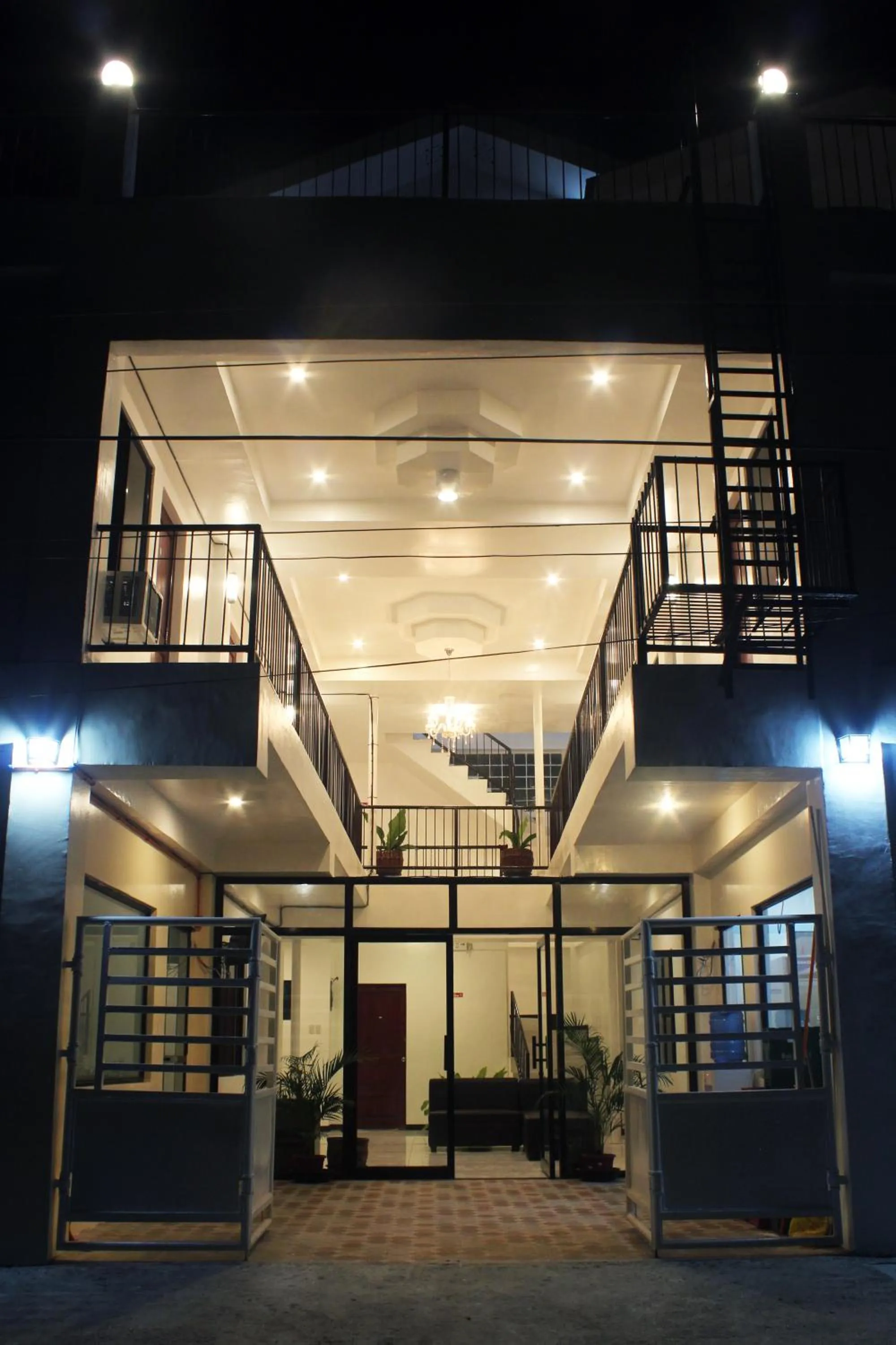 Property building in Luna Oslob Travellers Inn