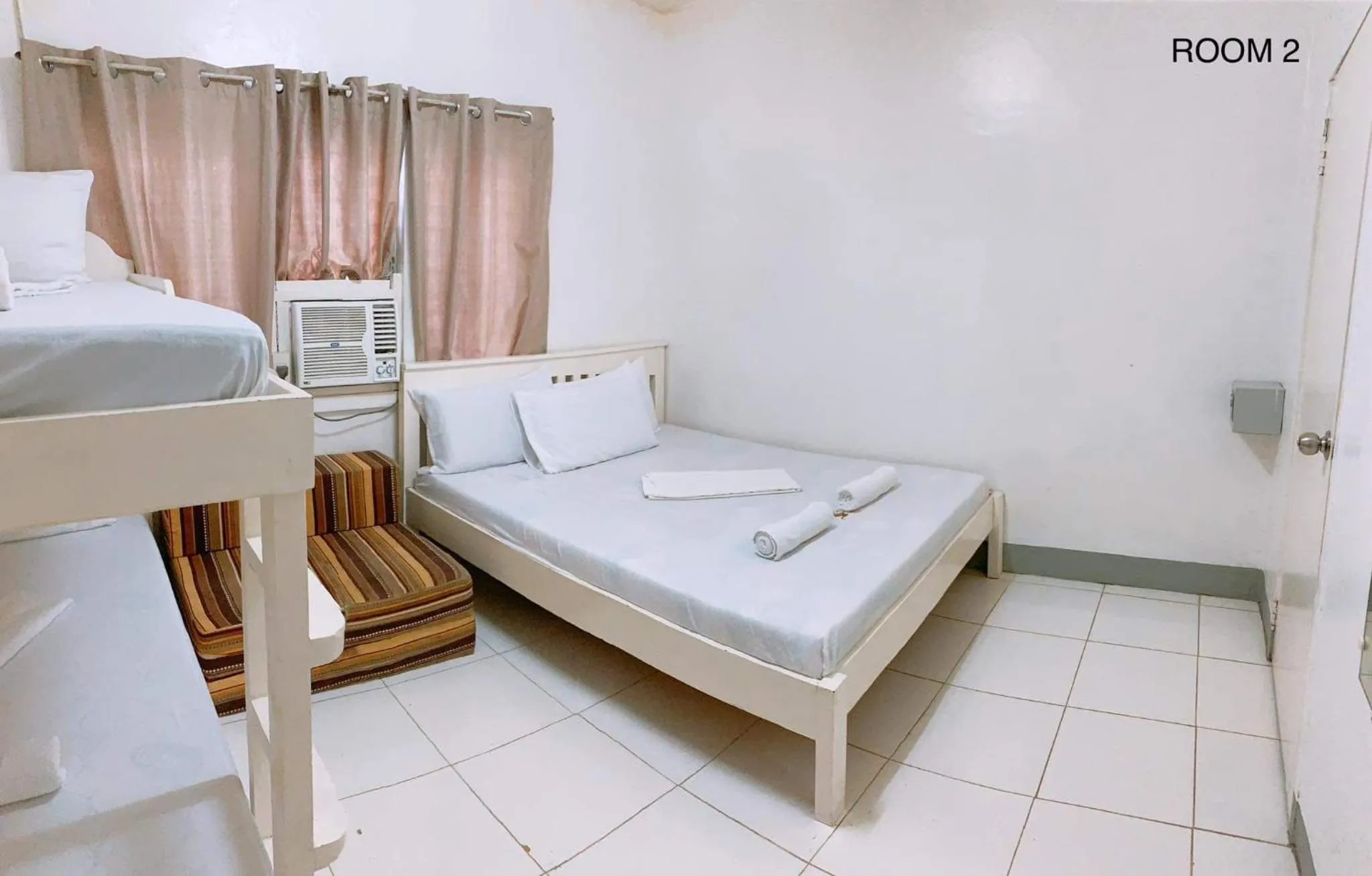 Bed in Luna Oslob Travellers Inn