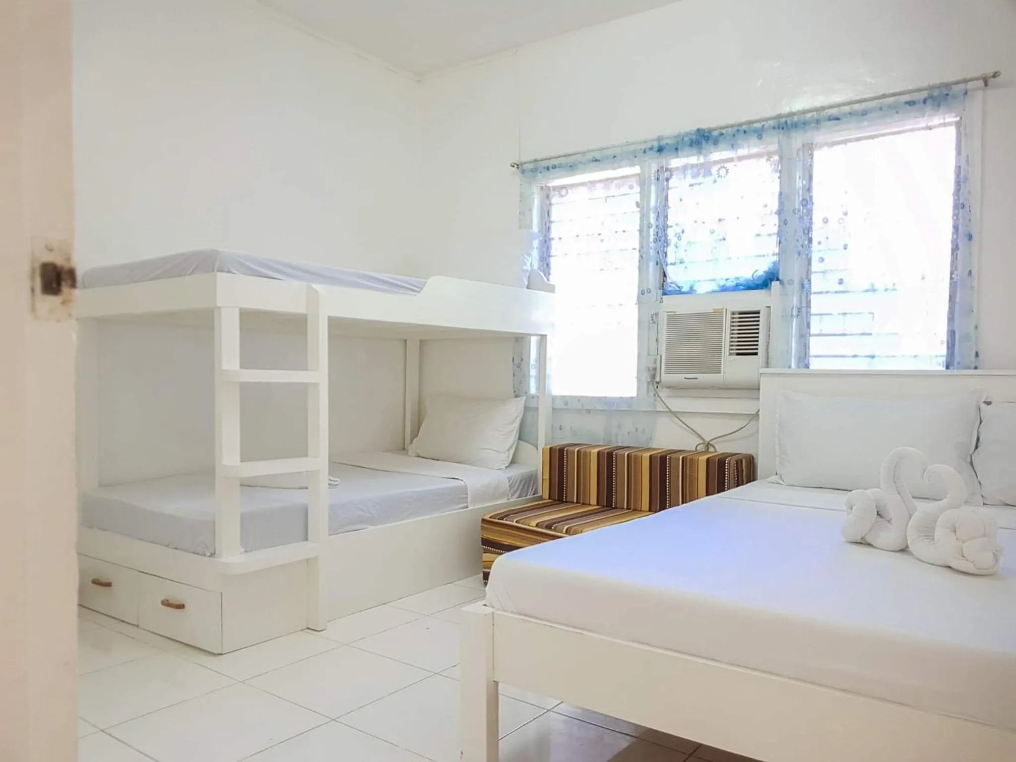 Bed in Luna Oslob Travellers Inn