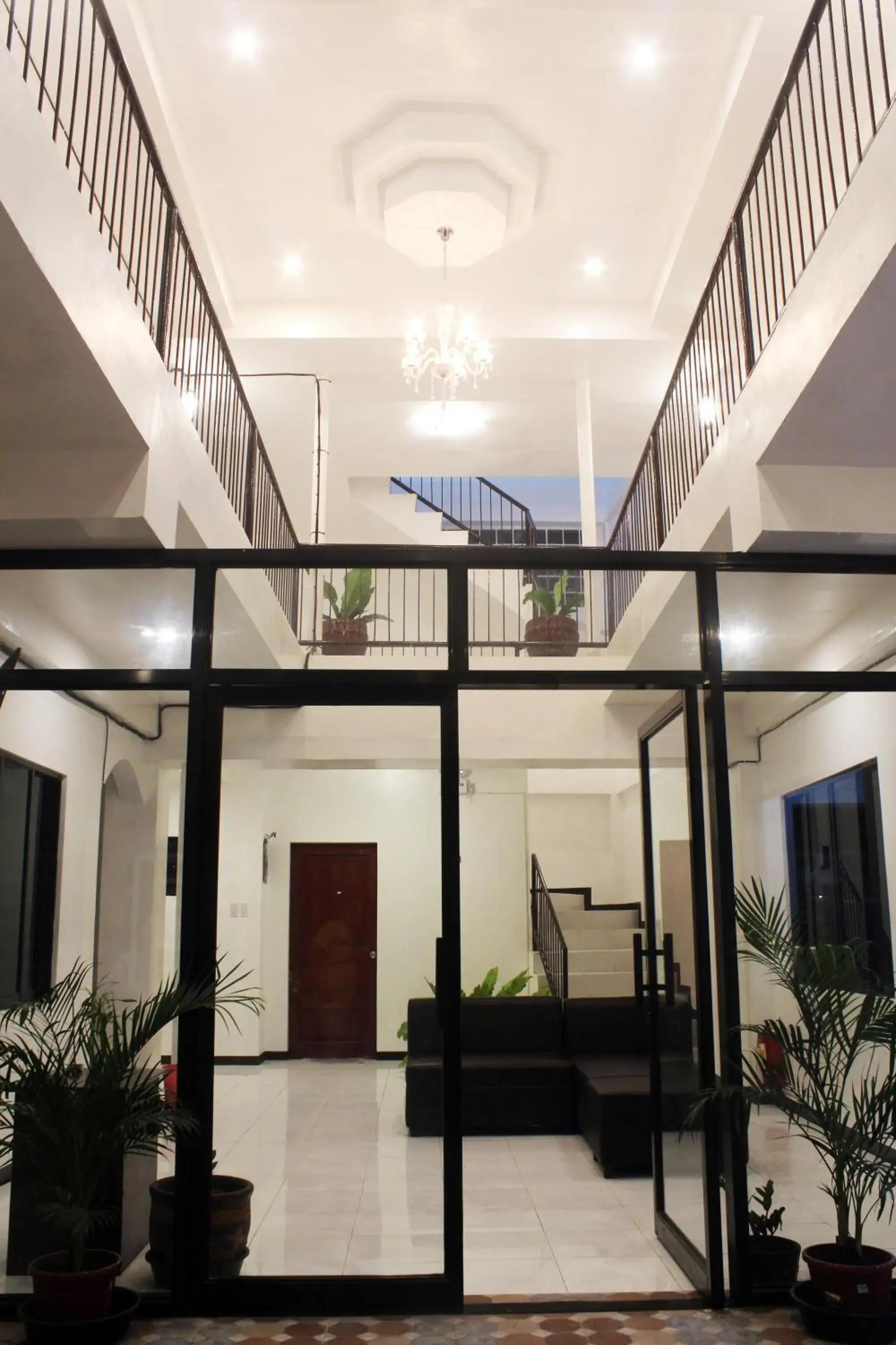 Twin Room with Private Bathroom in Luna Oslob Travellers Inn Twin Room with Private Bathroom in Luna Oslob Travellers Inn