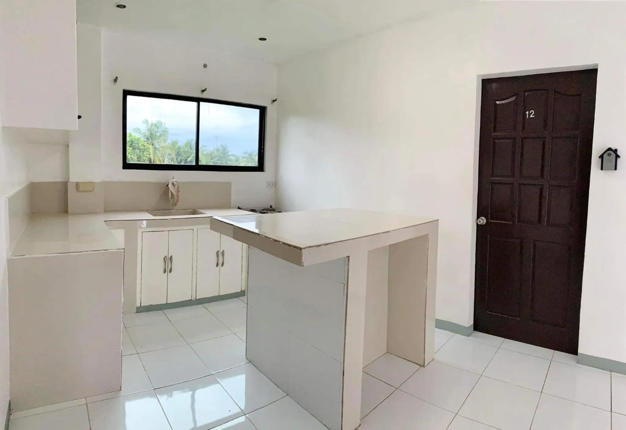 Kitchen or kitchenette in Luna Oslob Travellers Inn