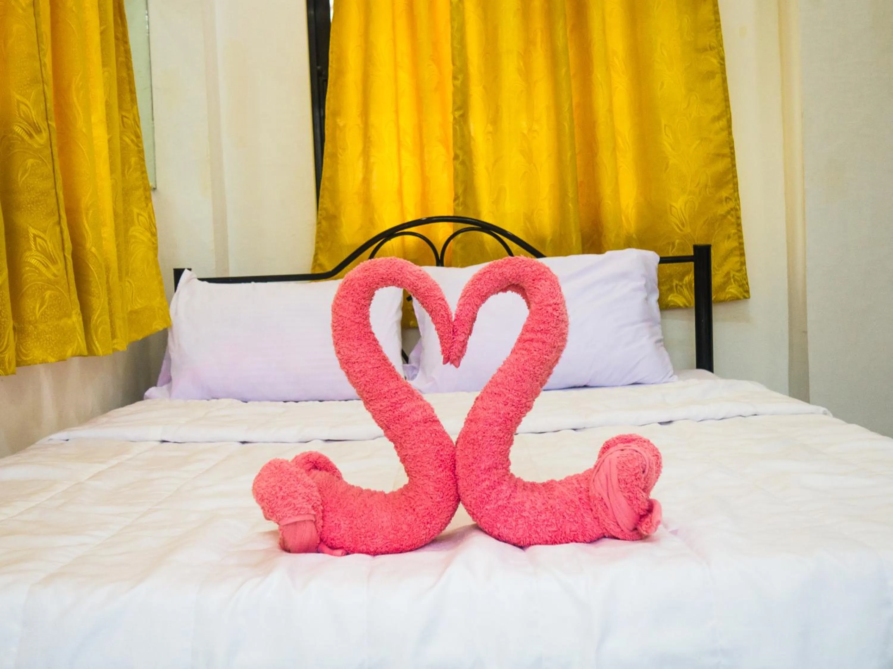 Bed in Luna Oslob Travellers Inn