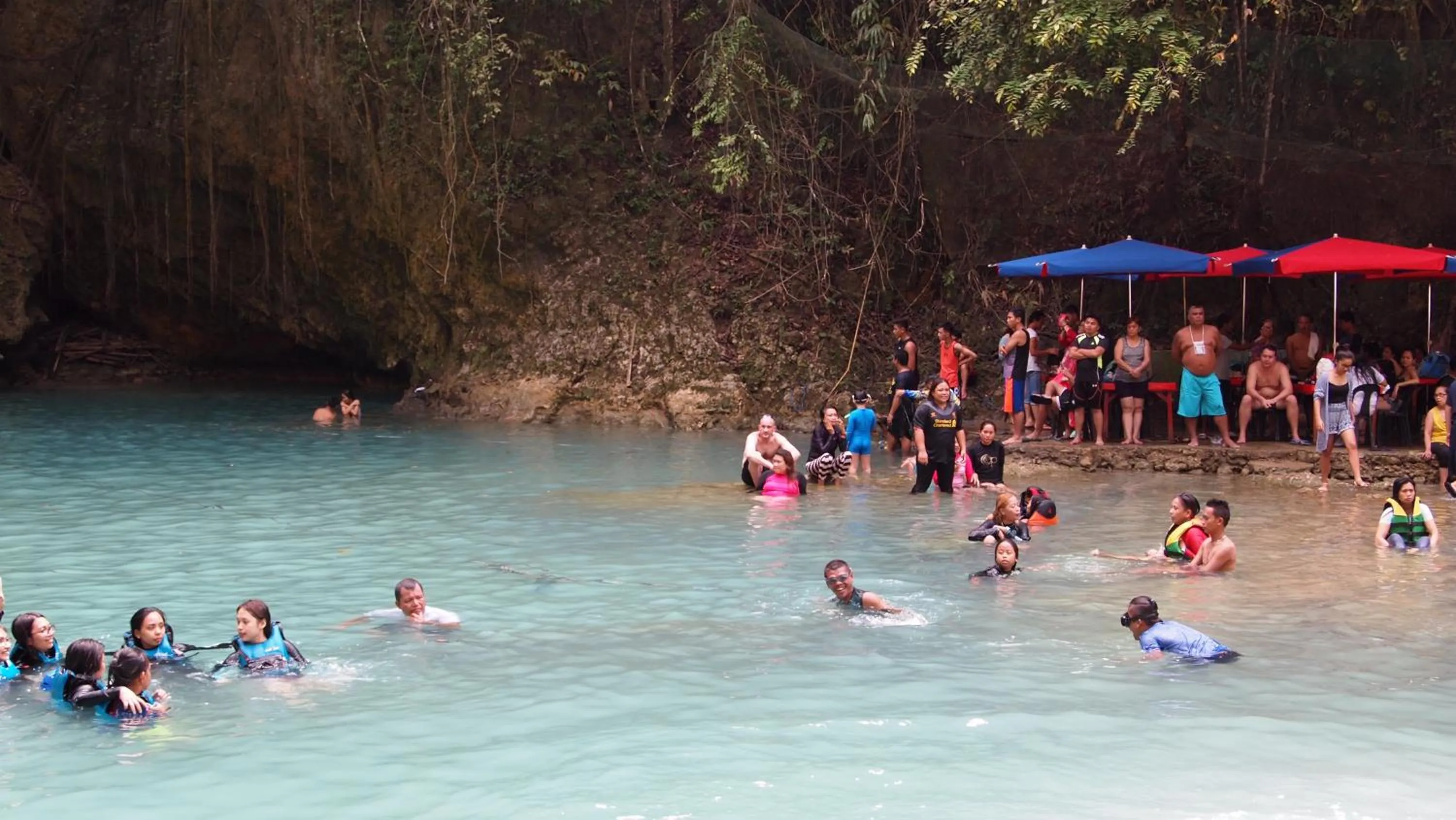 Activities in Luna Oslob Travellers Inn