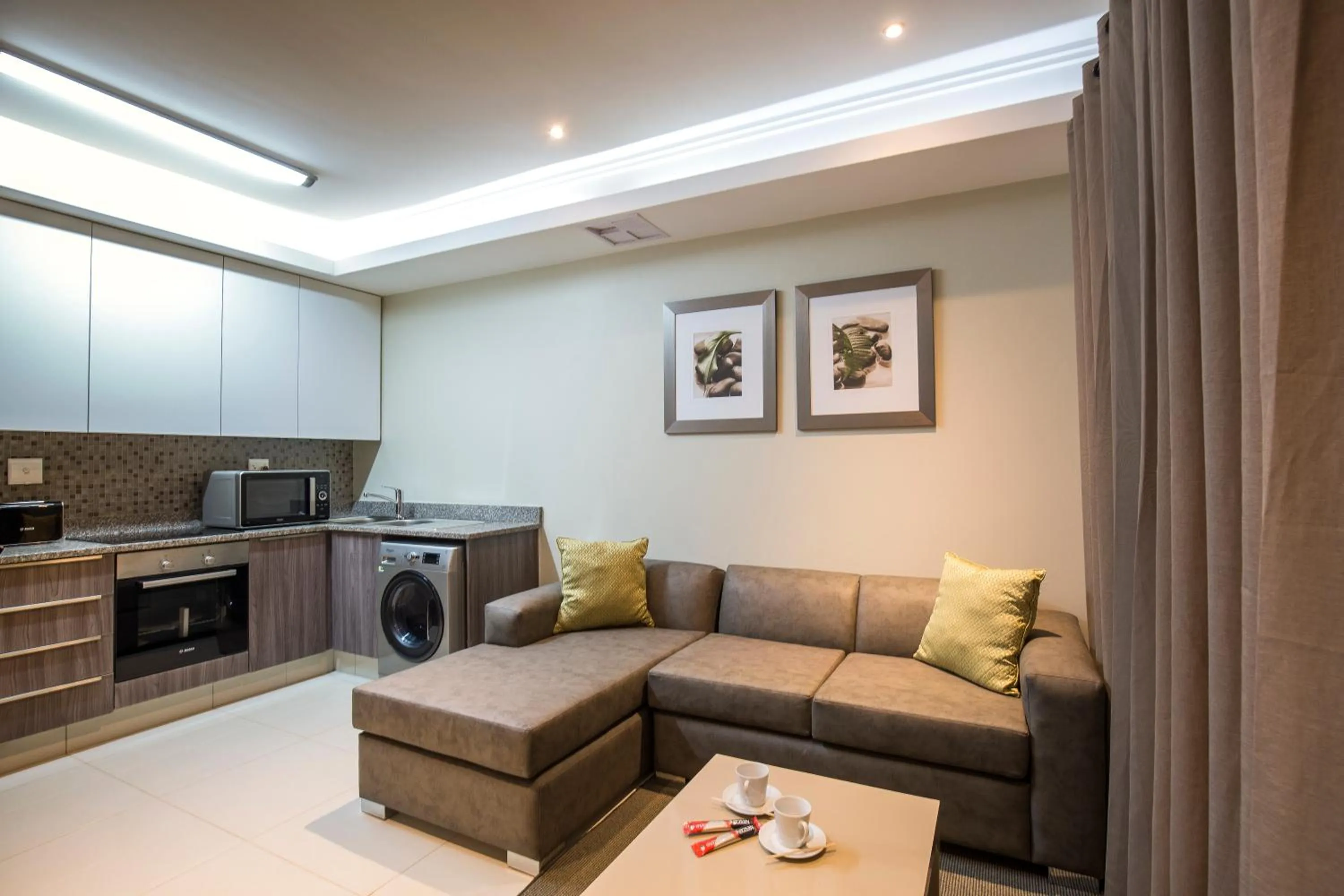 Kitchen or kitchenette in Savannah Park Luxury Apartments