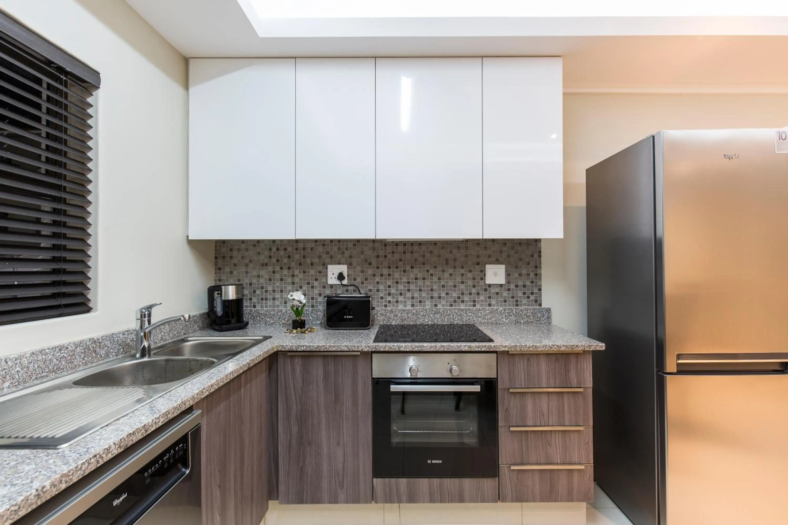 Kitchen or kitchenette in Savannah Park Luxury Apartments