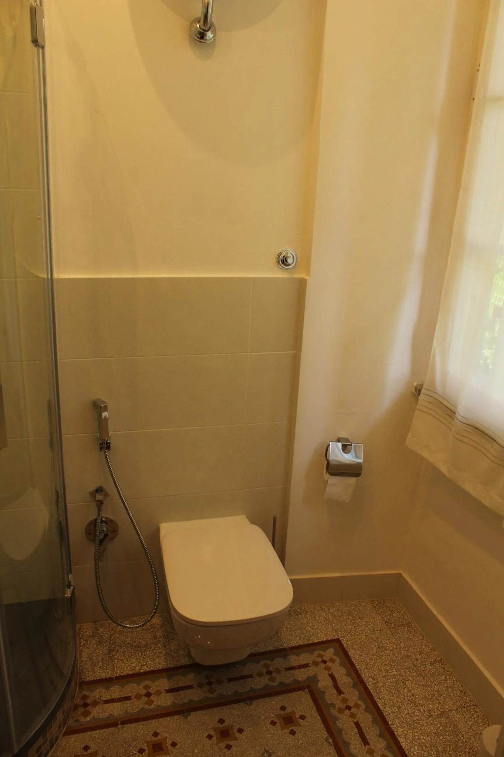 Shower in Agnes Roma