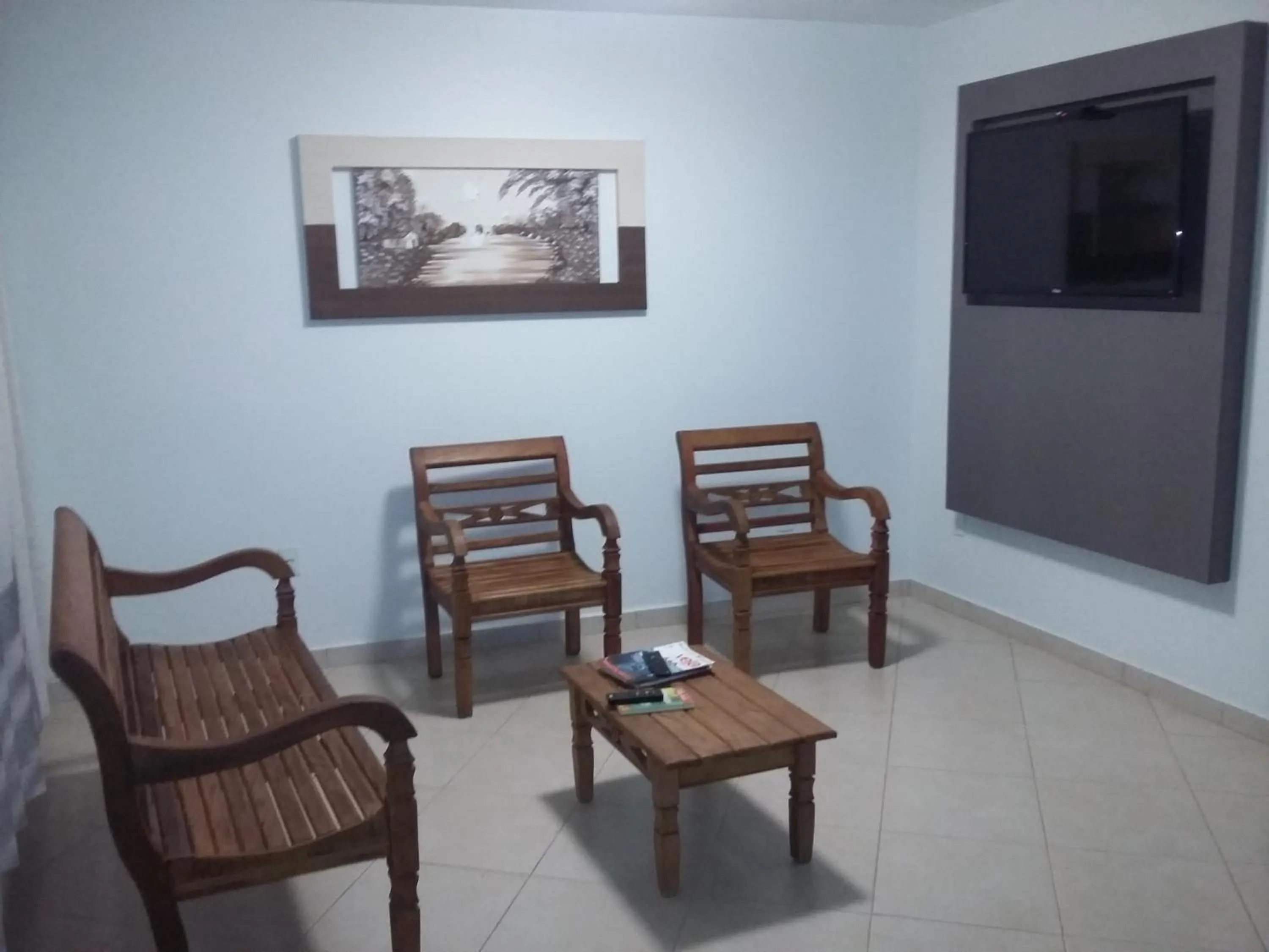 Communal lounge/ TV room in Alfon Hotel