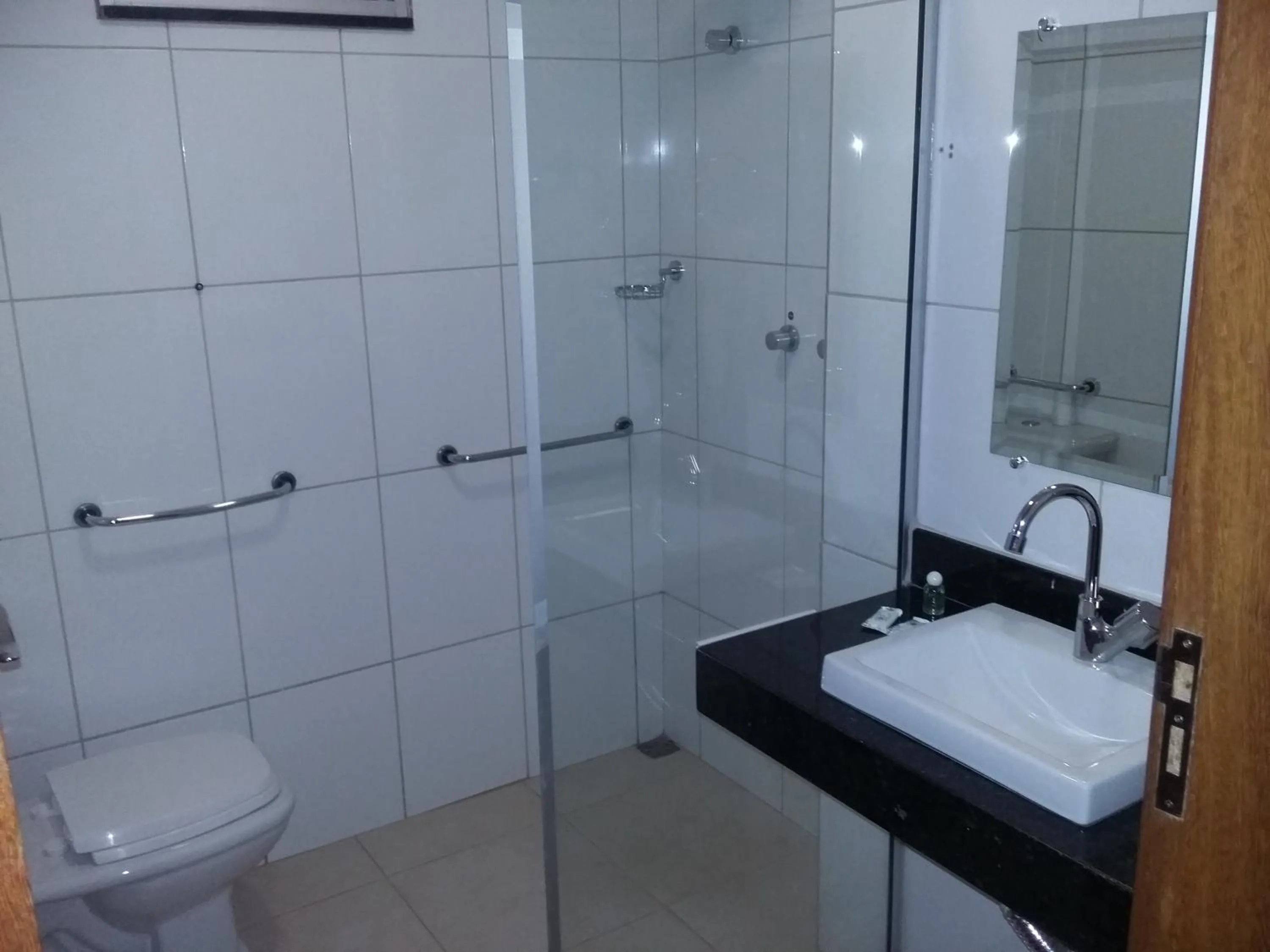 Bathroom in Alfon Hotel