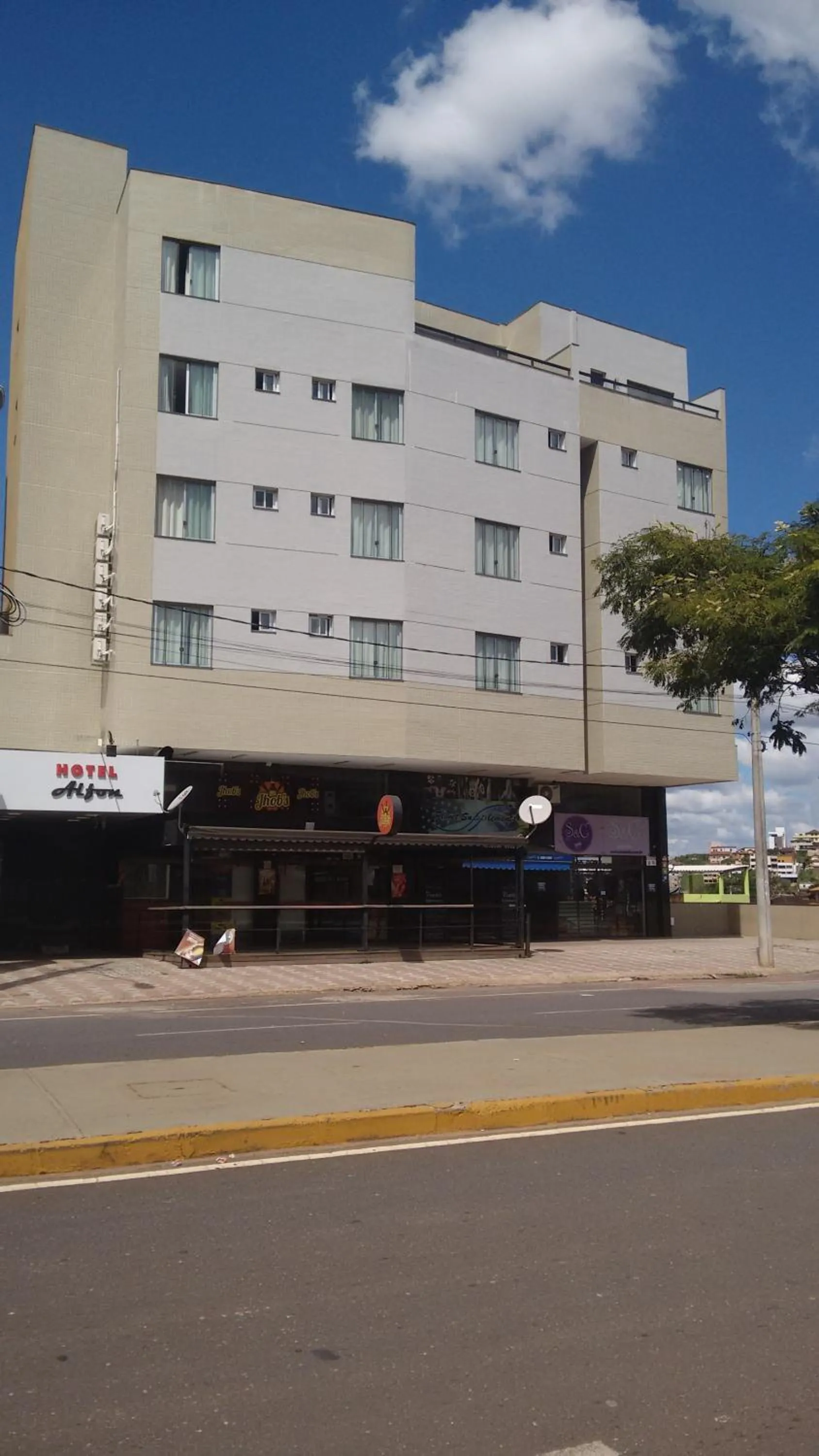 Facade/entrance in Alfon Hotel