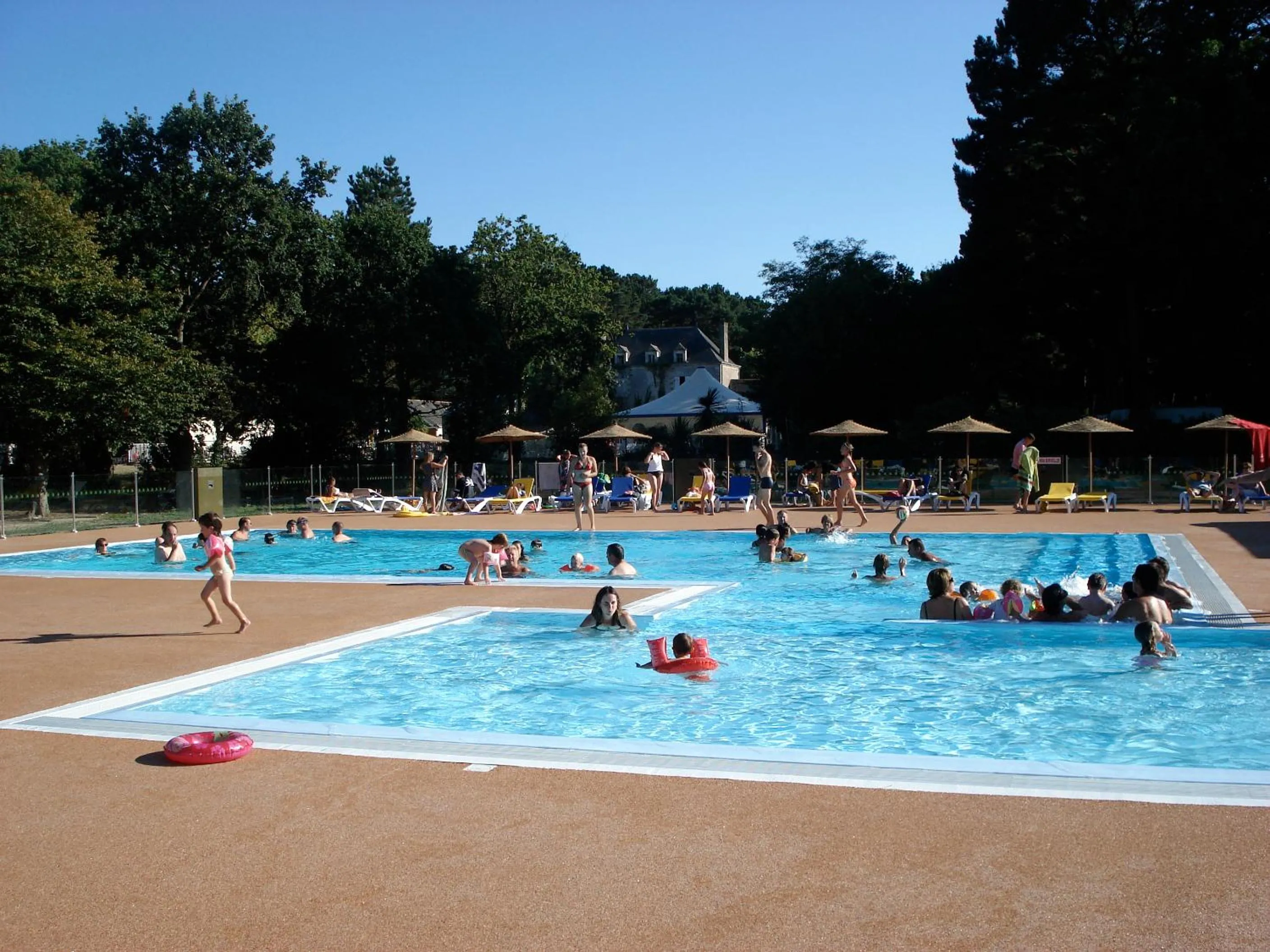 Swimming pool in Village Vacances Chateau de Tréambert