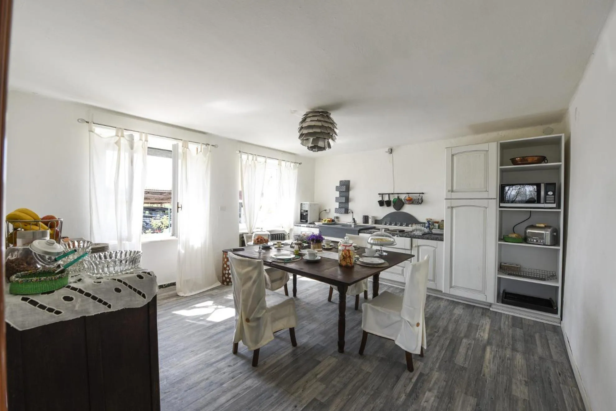 Communal kitchen in Casa La Preziosa