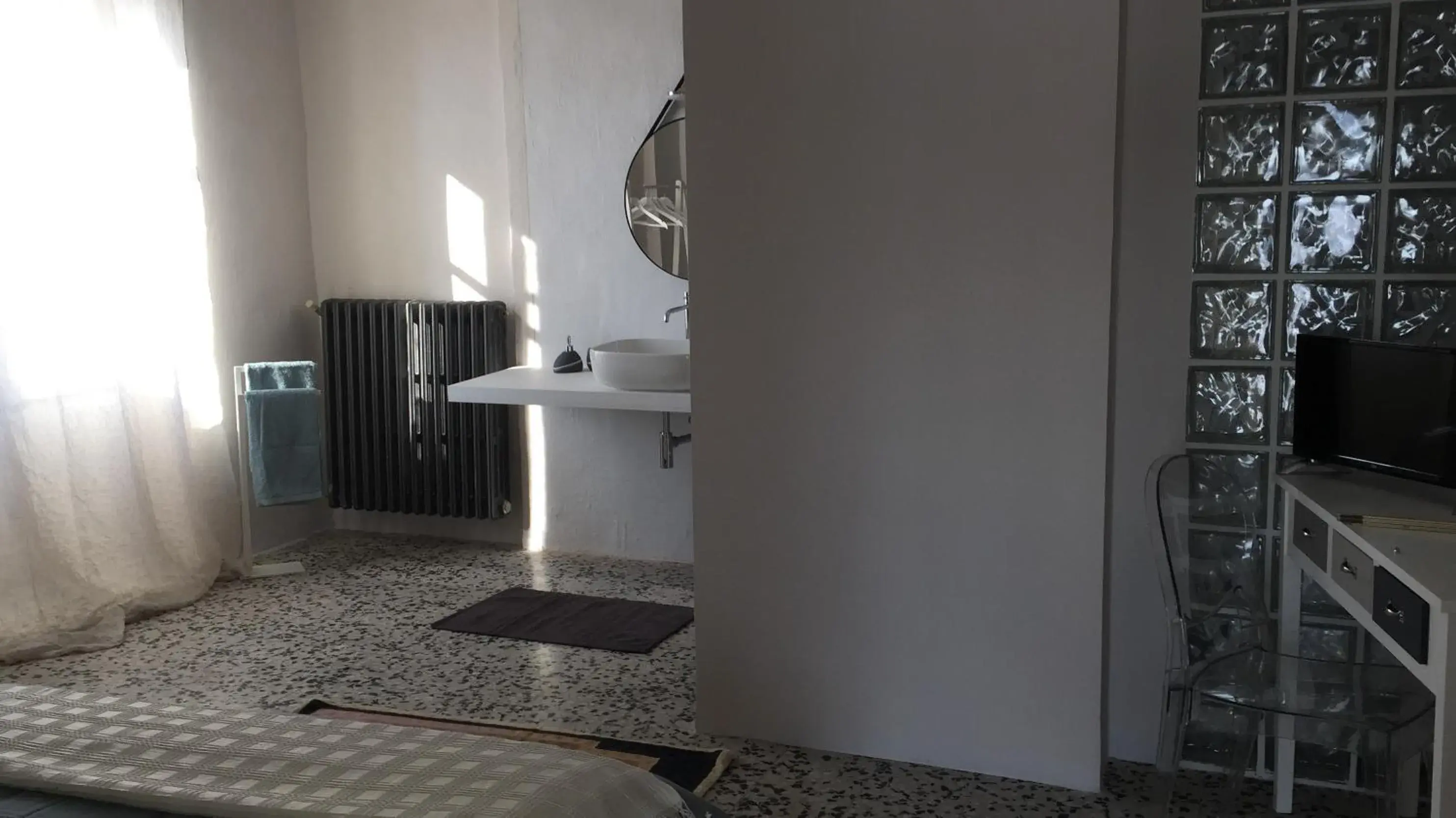 Deluxe Double Room with Shower in Casa La Preziosa Deluxe Double Room with Shower in Casa La Preziosa