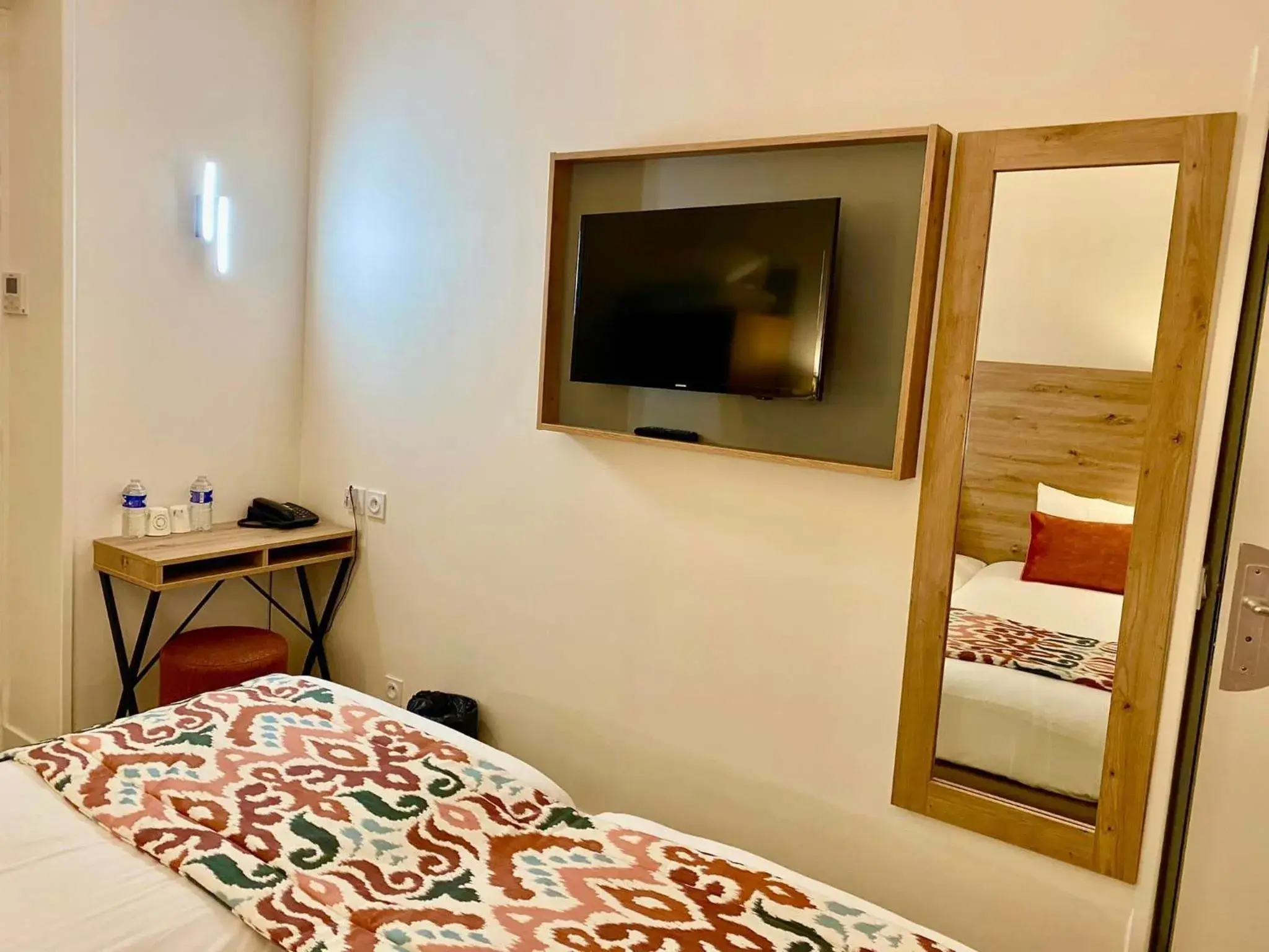 Bedroom, Bed in Hôtel Derby Eiffel Bedroom, Bed in Hôtel Derby Eiffel