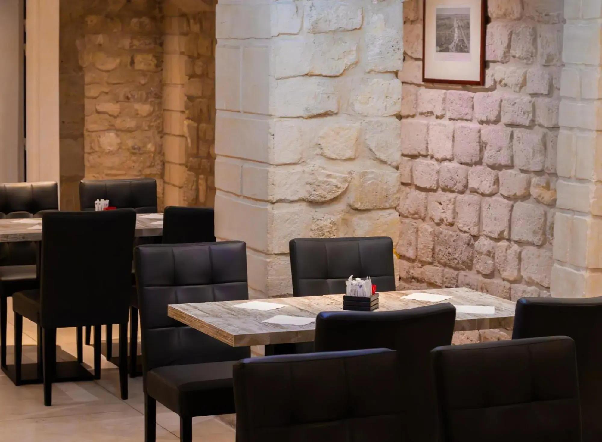 Restaurant/places to eat in Hôtel Derby Eiffel Restaurant/places to eat in Hôtel Derby Eiffel