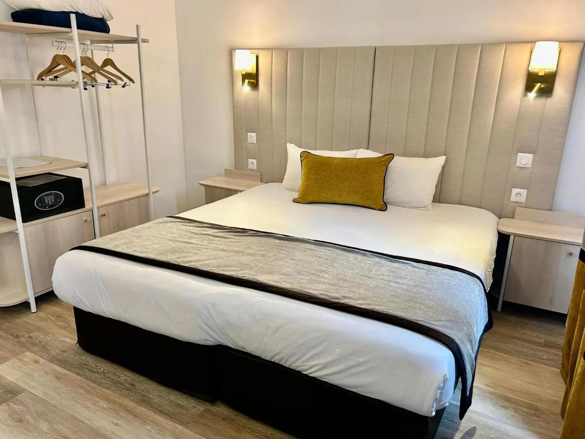 Bed in Hôtel Derby Eiffel Bed in Hôtel Derby Eiffel