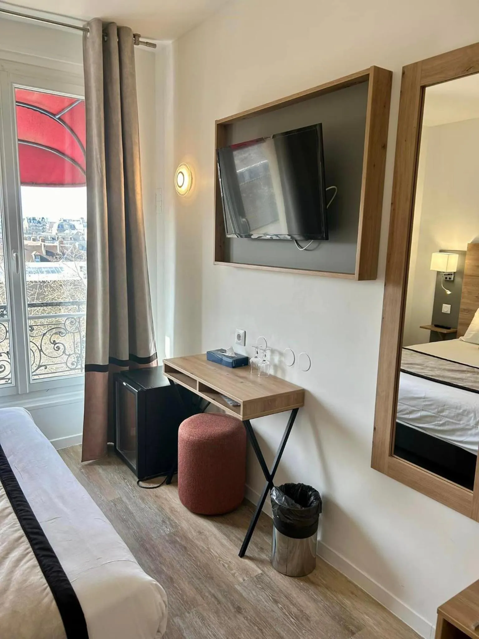 Night, Bed in Hôtel Derby Eiffel