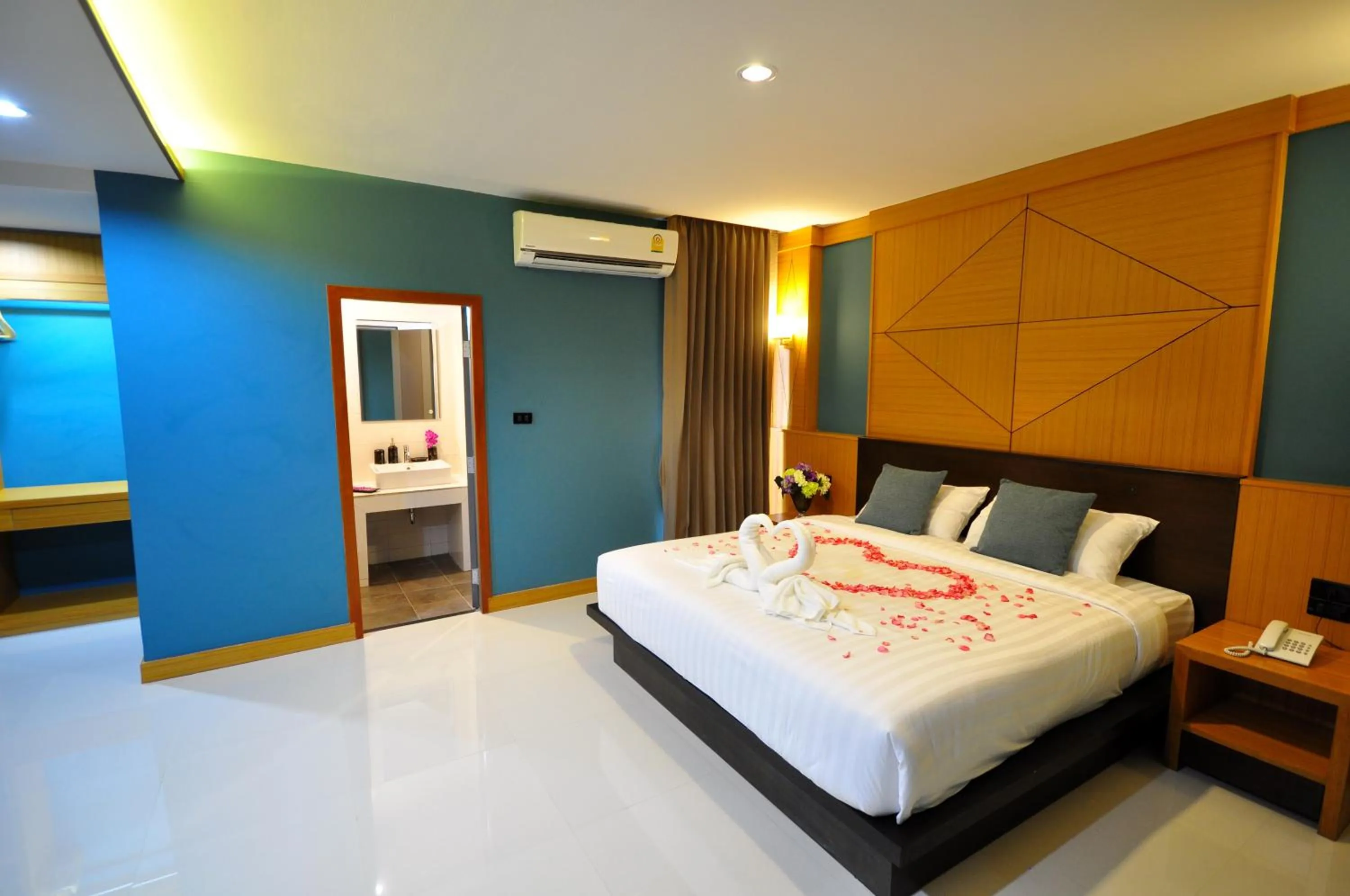 Bed in Chiangmai S.P. Hotel