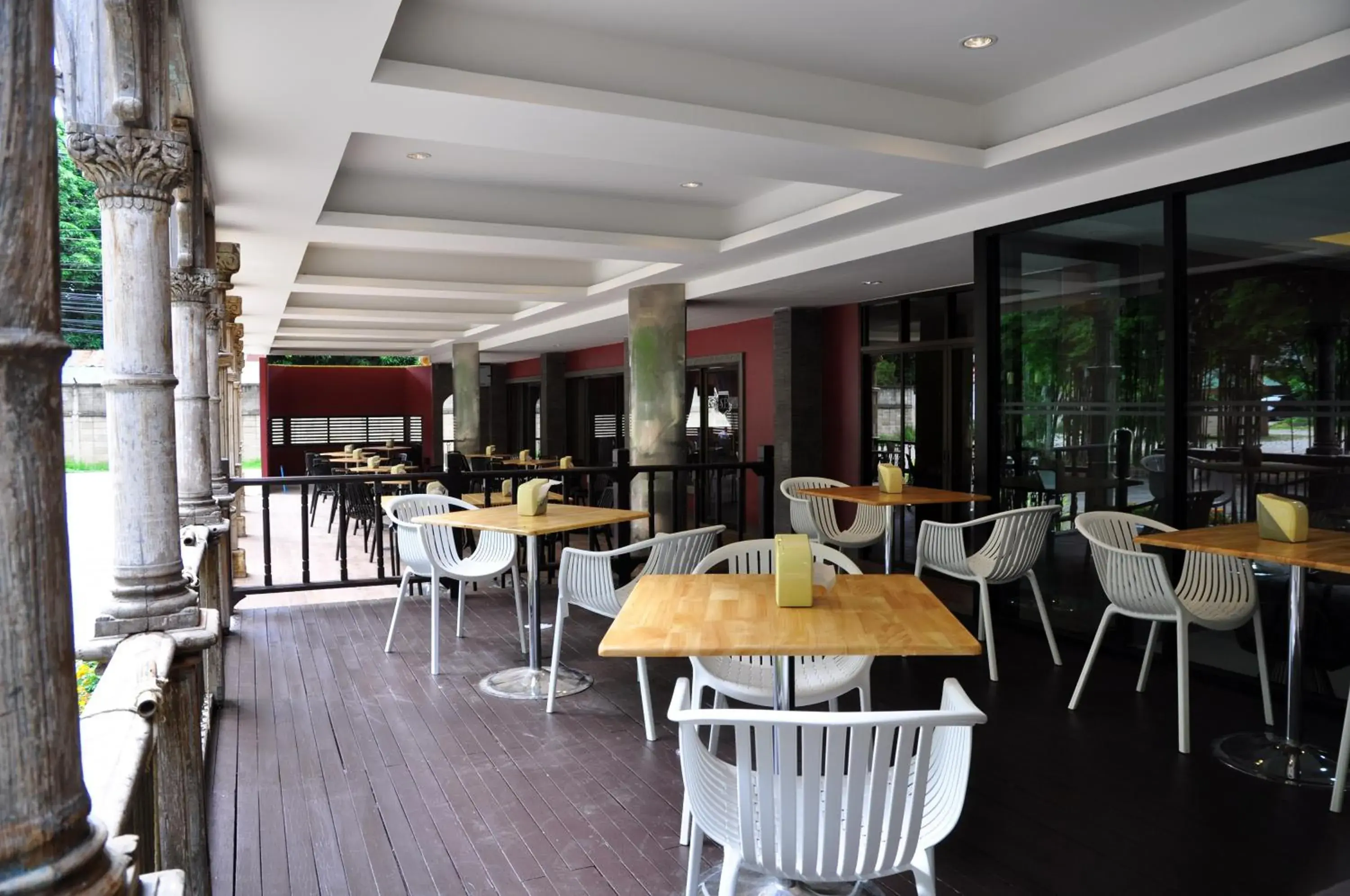Restaurant/places to eat in Chiangmai S.P. Hotel Restaurant/places to eat in Chiangmai S.P. Hotel