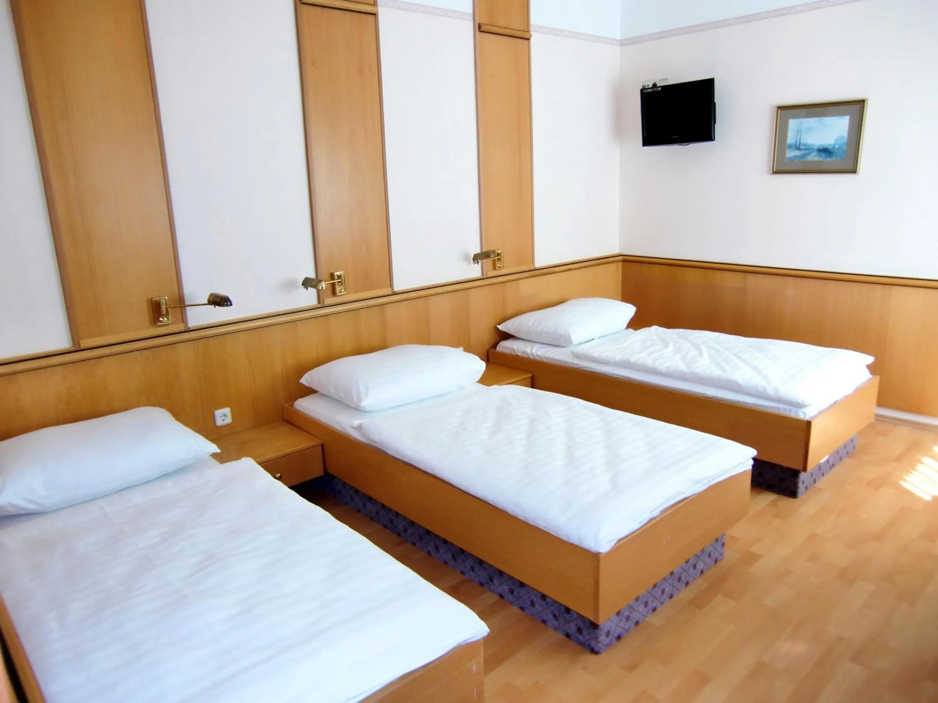 Photo of the whole room, Bed in Wohnen beim Bäcker Weinberger
