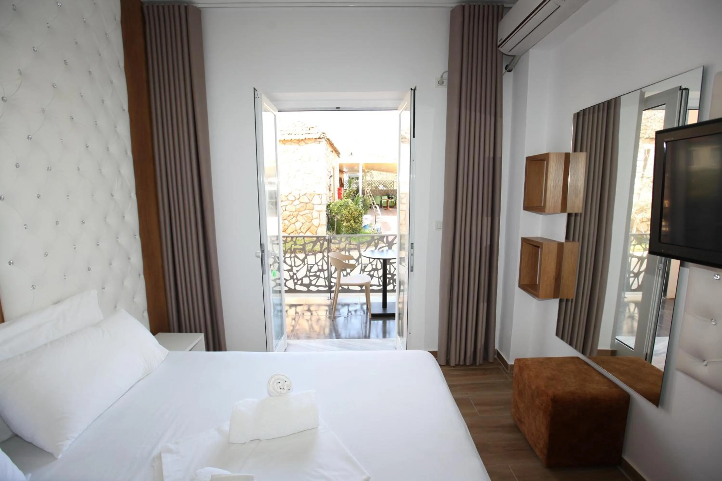 Bed in Ksamil Central Park Hotel