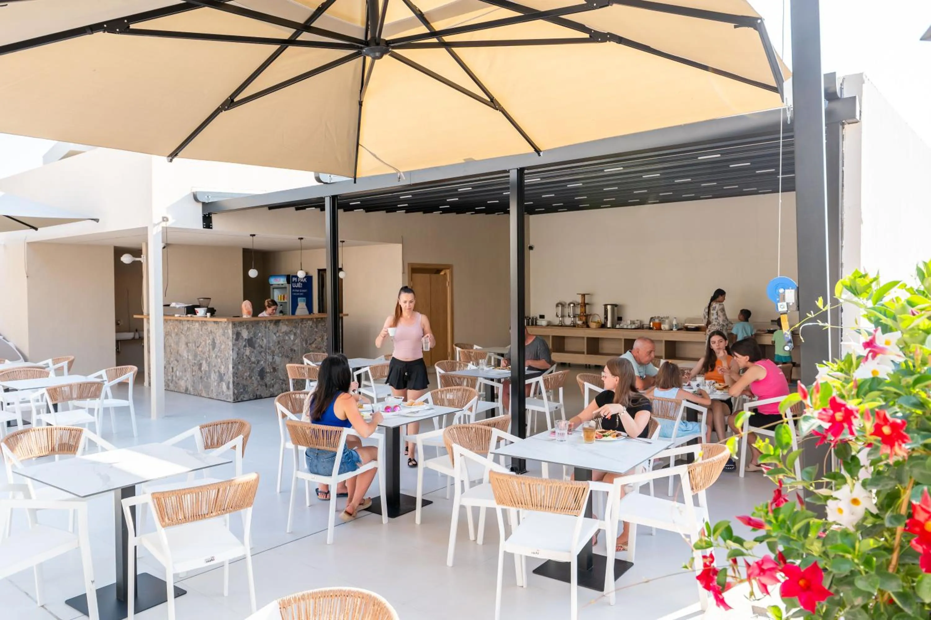 Property building in Ksamil Central Park Hotel