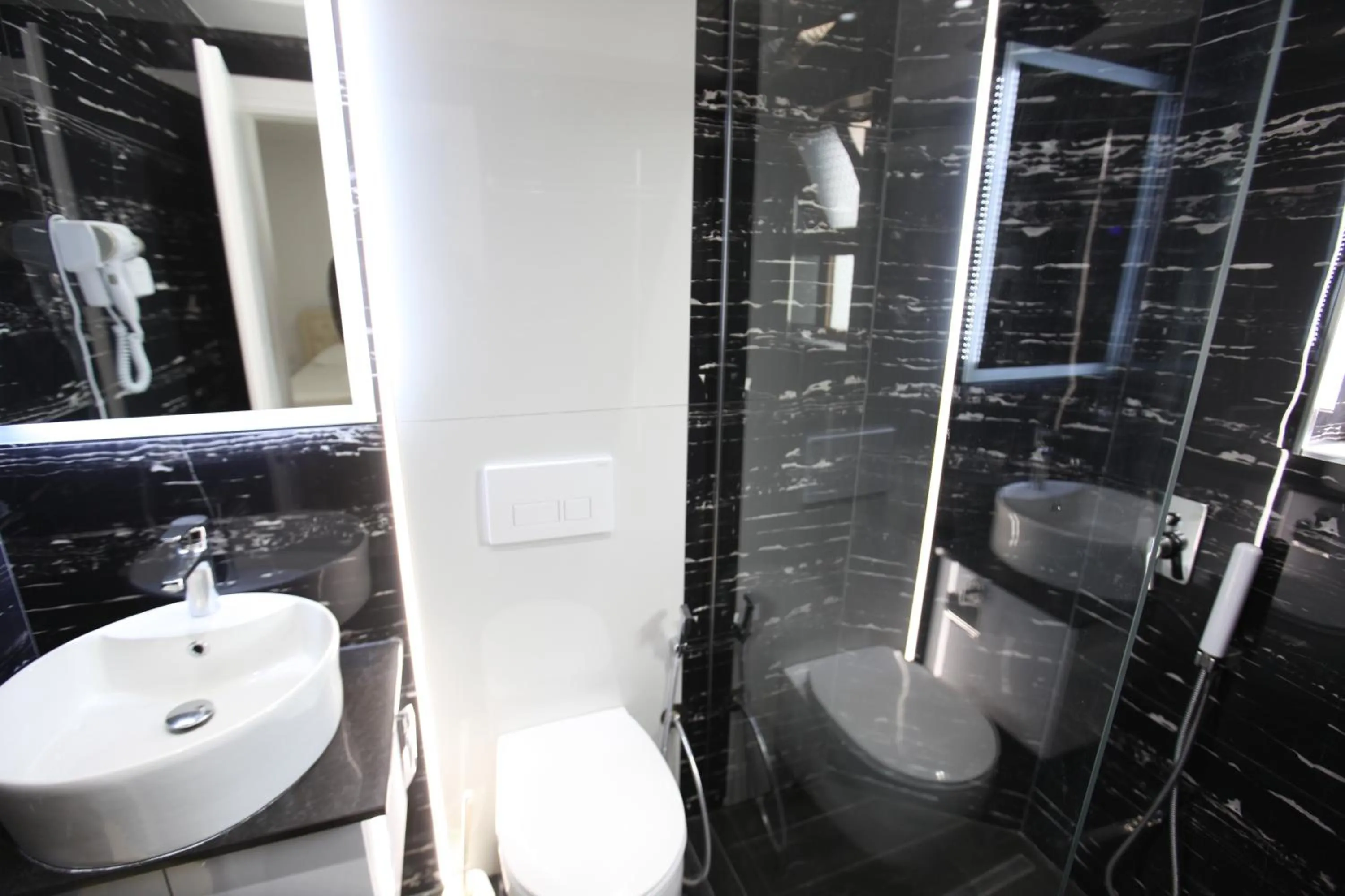 Bathroom in Ksamil Central Park Hotel