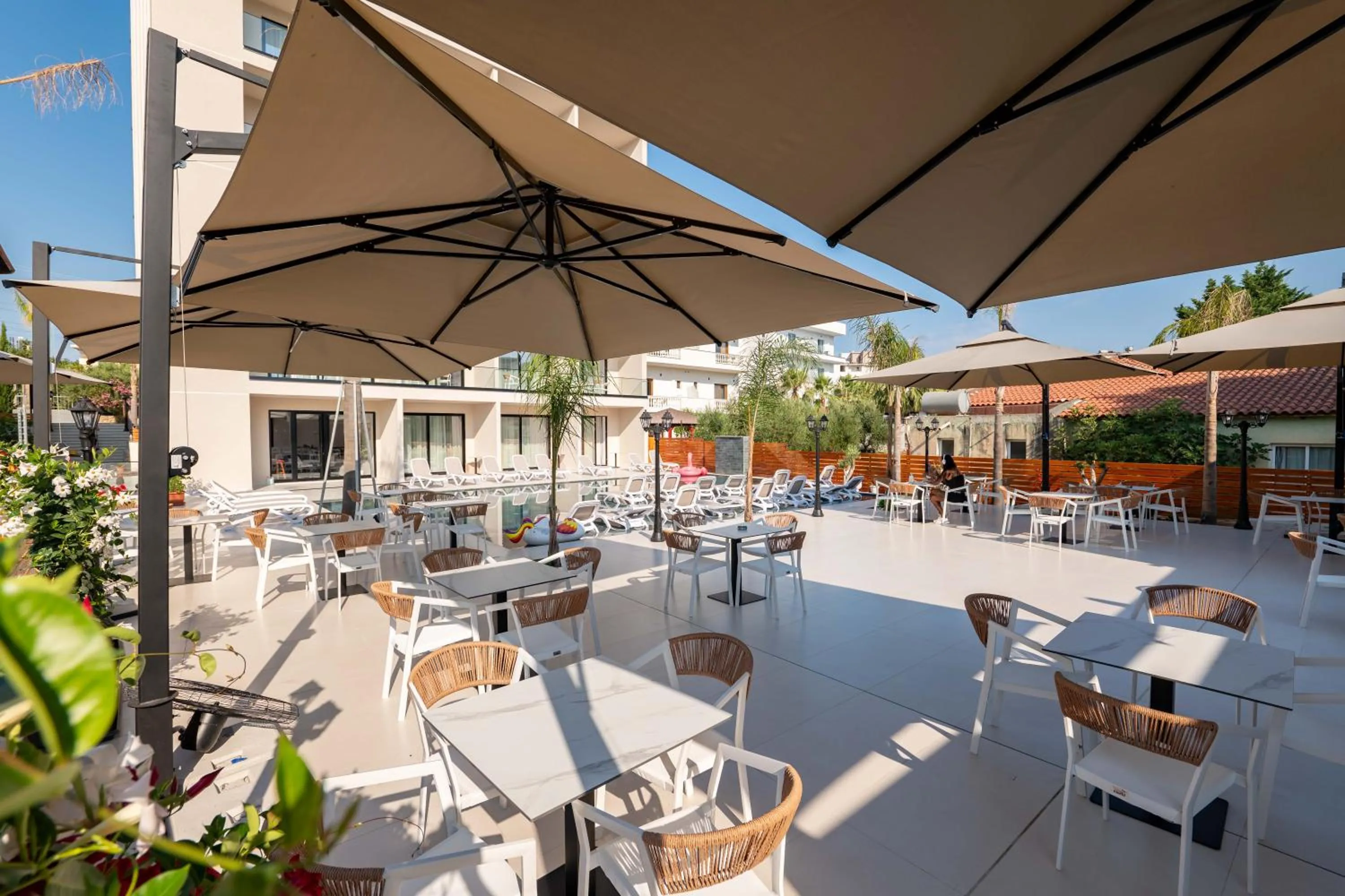 Property building in Ksamil Central Park Hotel