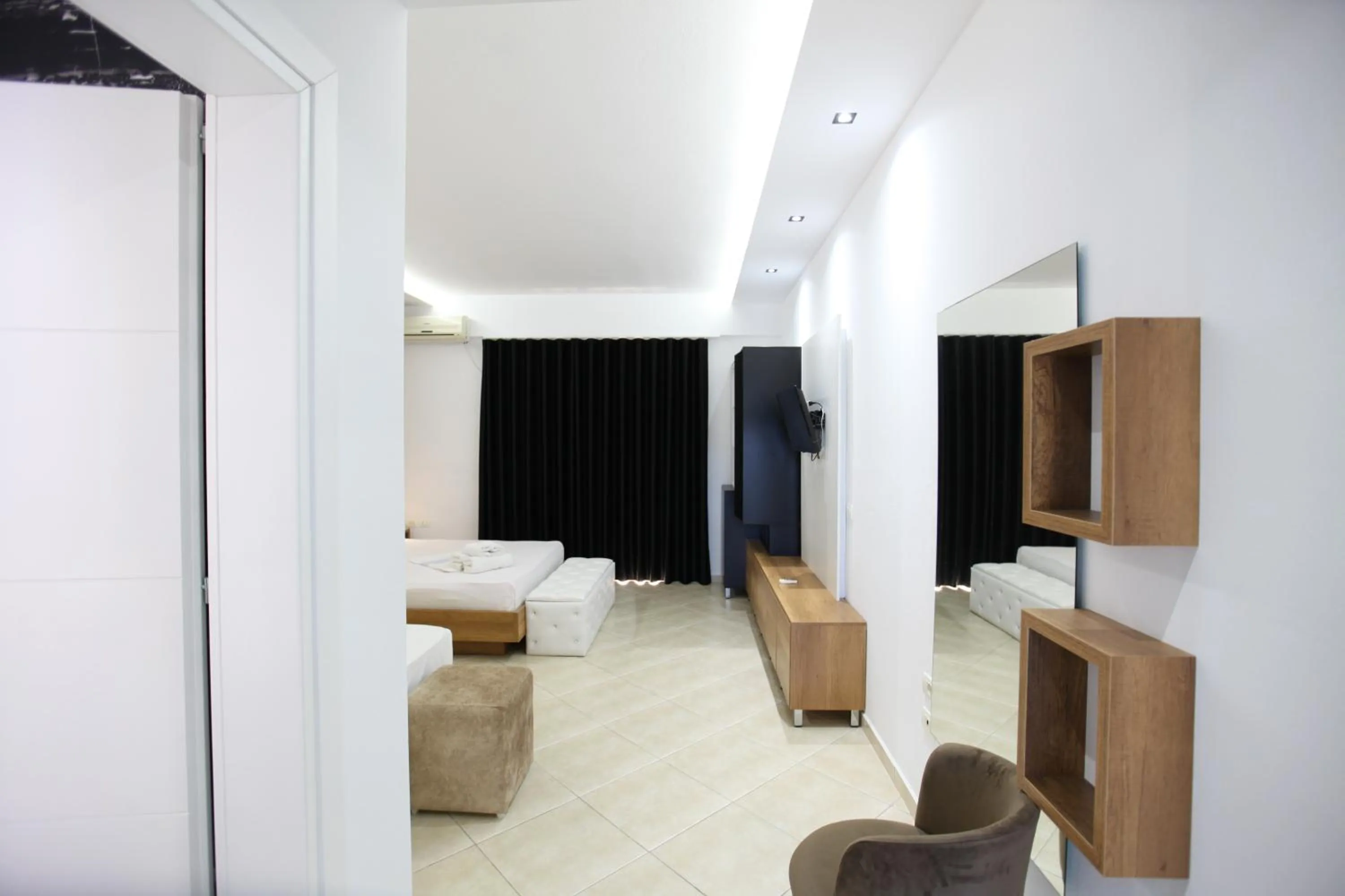 Photo of the whole room in Ksamil Central Park Hotel