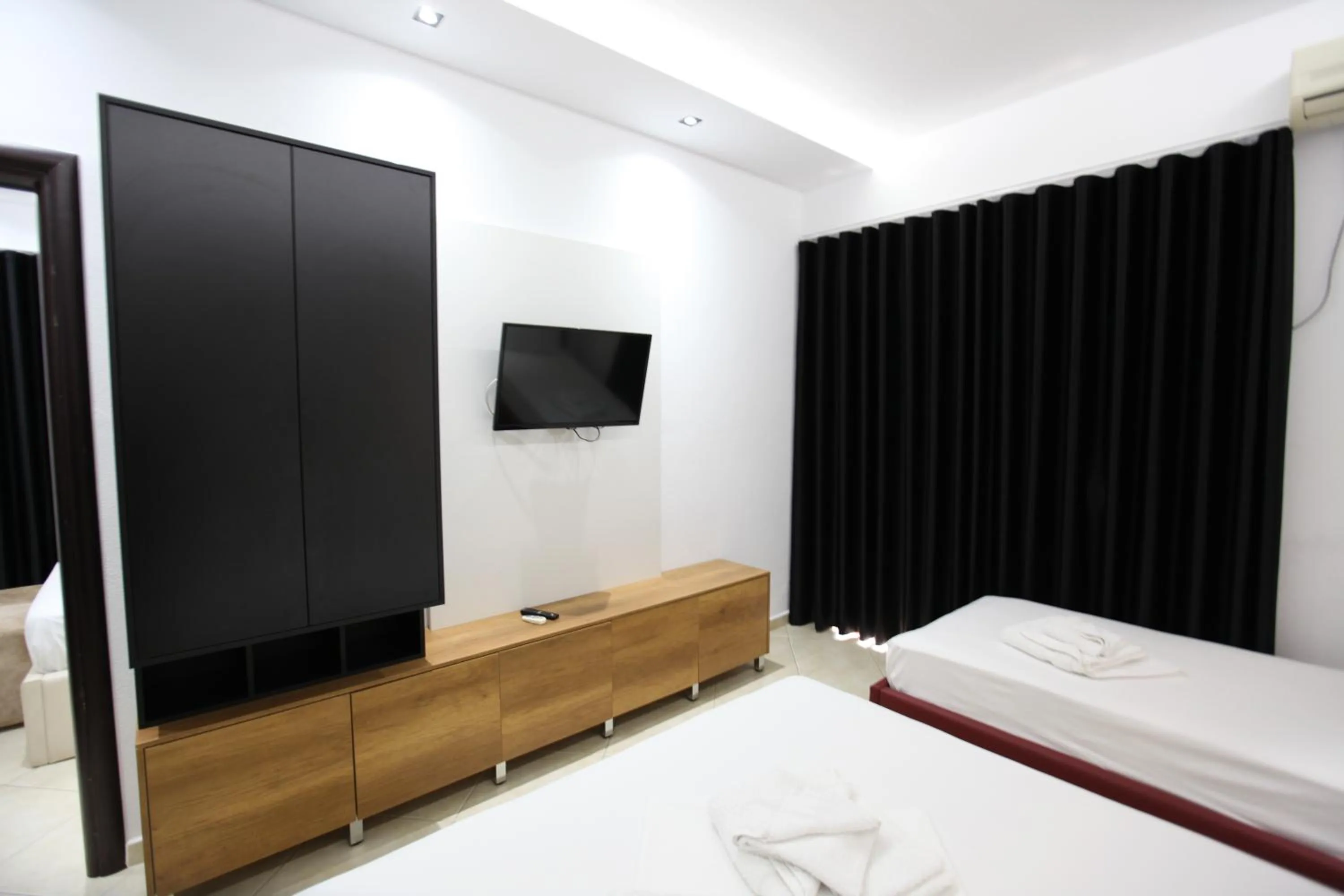 Communal lounge/ TV room, Bed in Ksamil Central Park Hotel