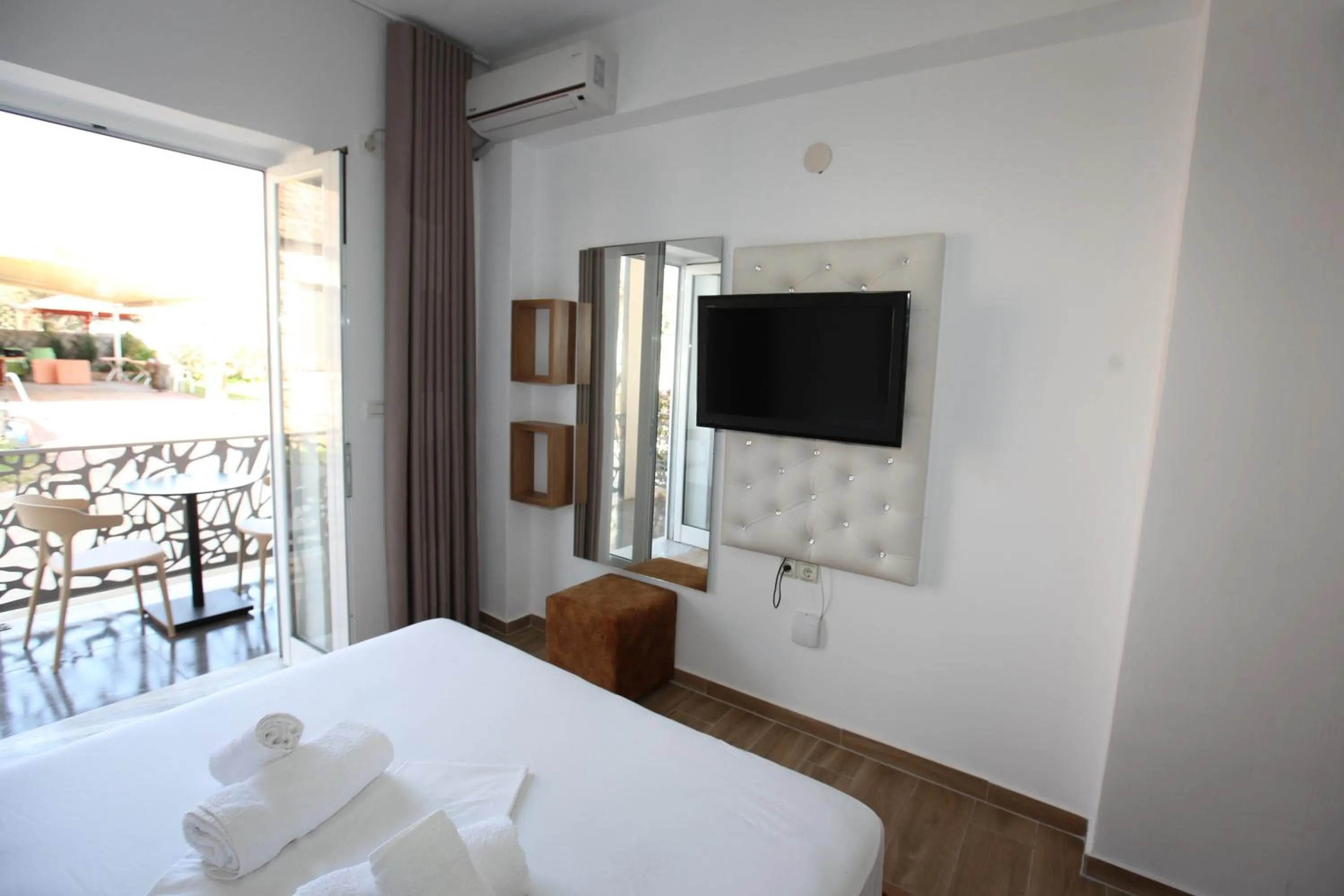 TV and multimedia, Bed in Ksamil Central Park Hotel