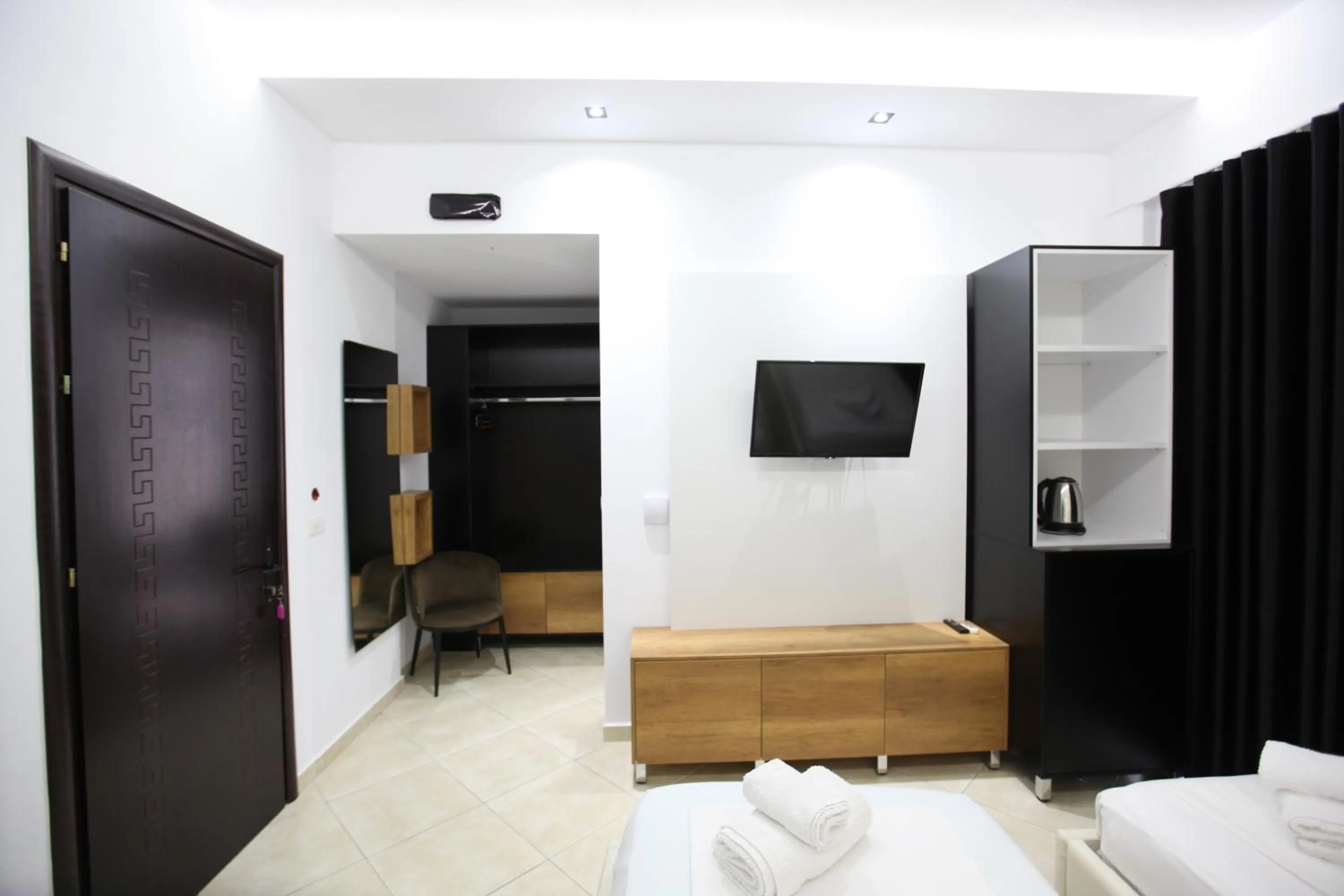 Communal lounge/ TV room, Bed in Ksamil Central Park Hotel