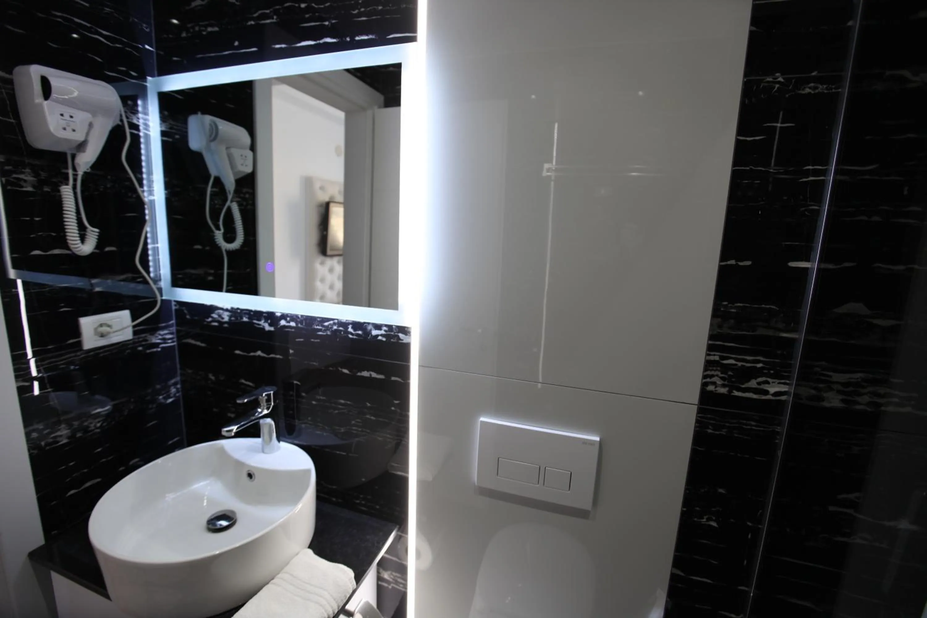 Bathroom in Ksamil Central Park Hotel