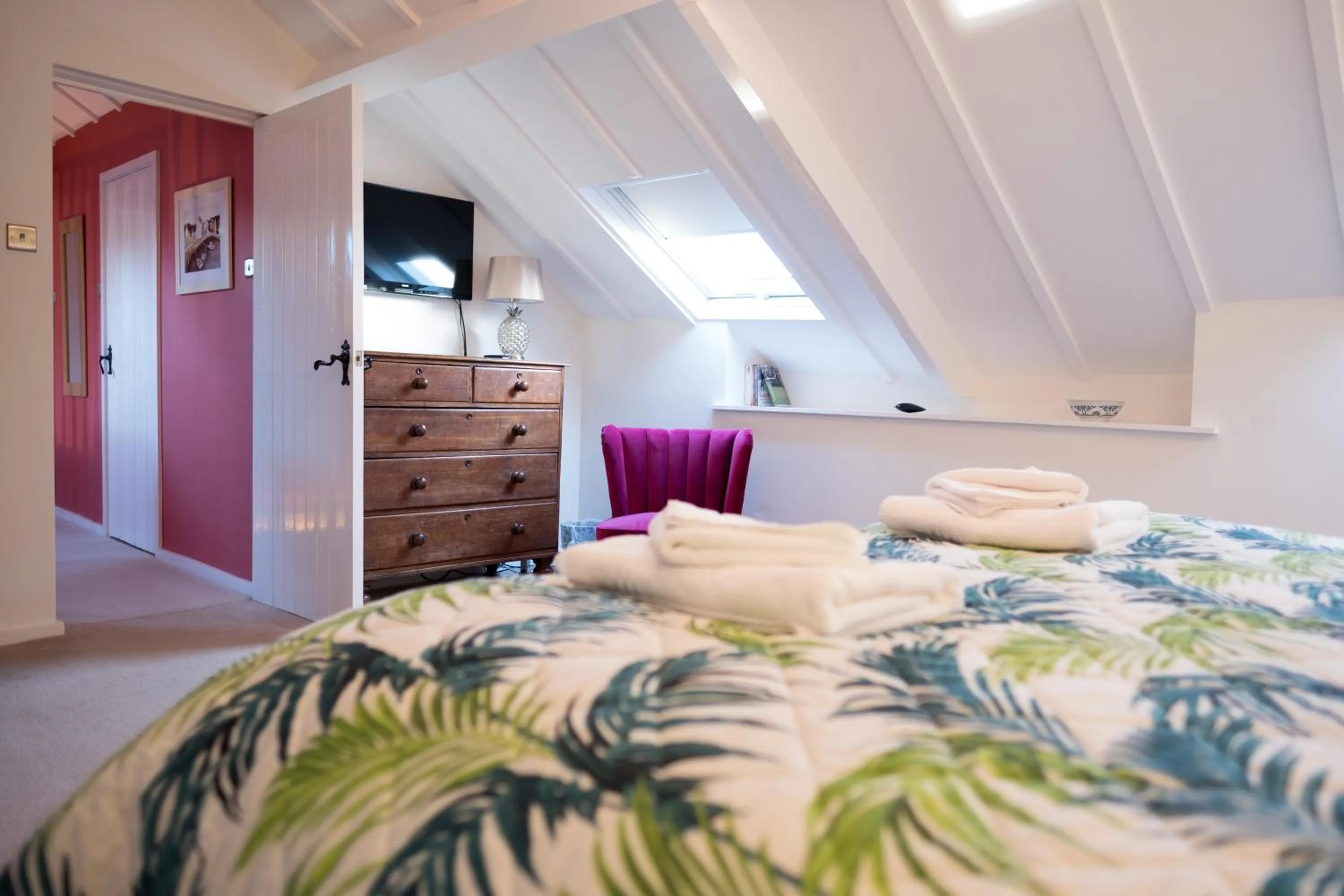 Bedroom, Bed in The Horseshoe Country Inn